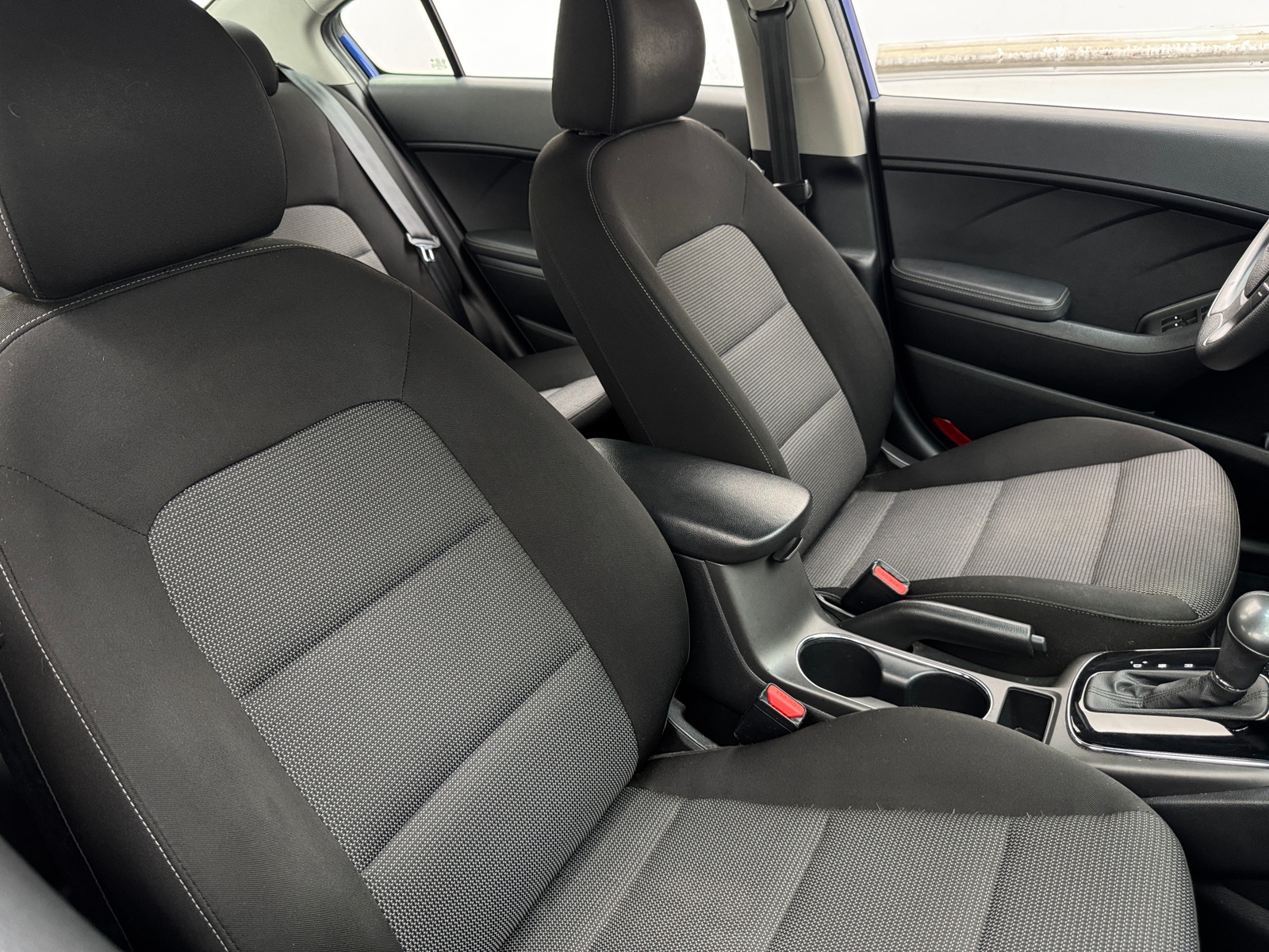 Thumbnail: 2017 Kia Forte - 2