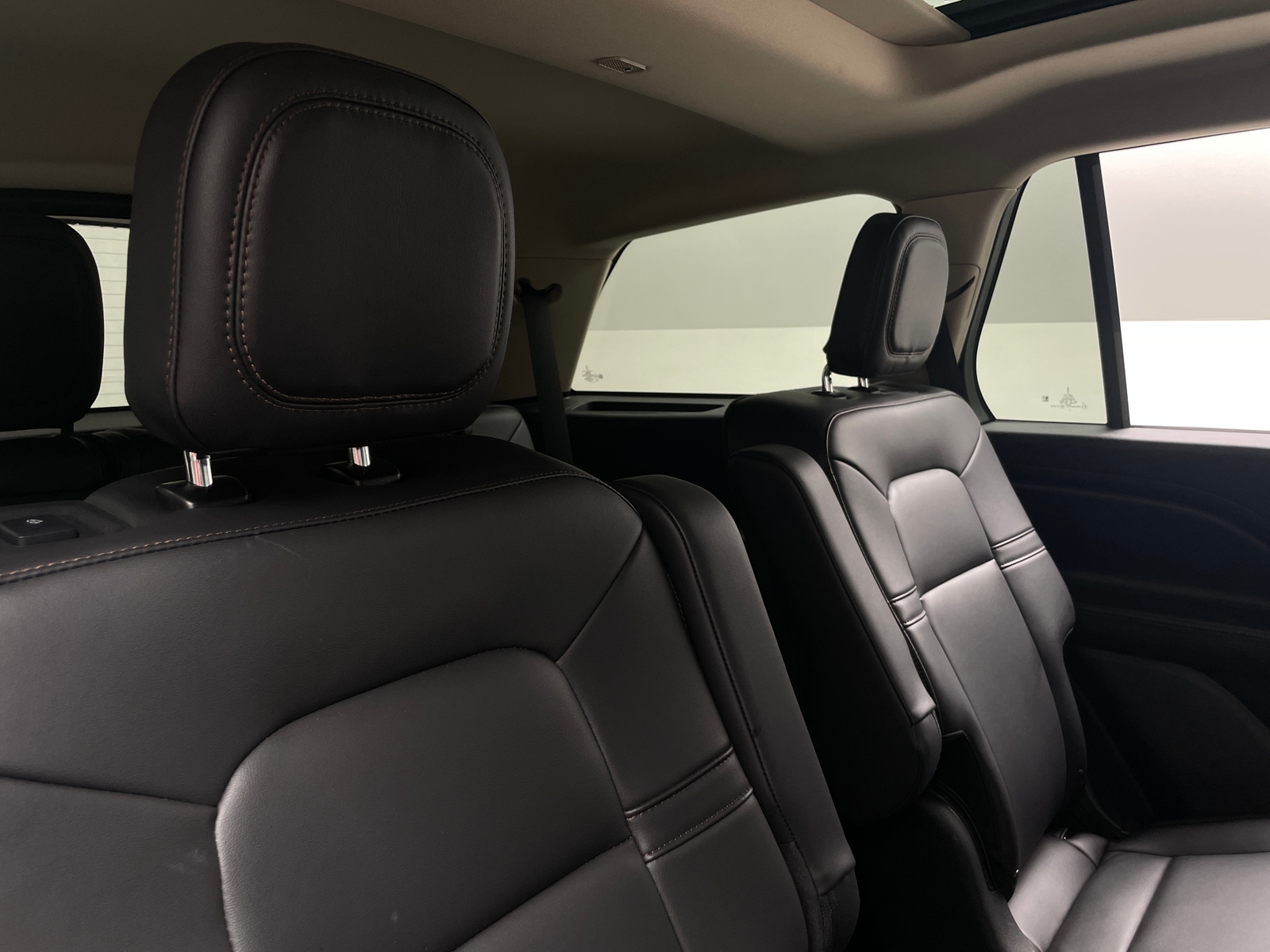 Thumbnail: 2022 Lincoln Aviator - 5