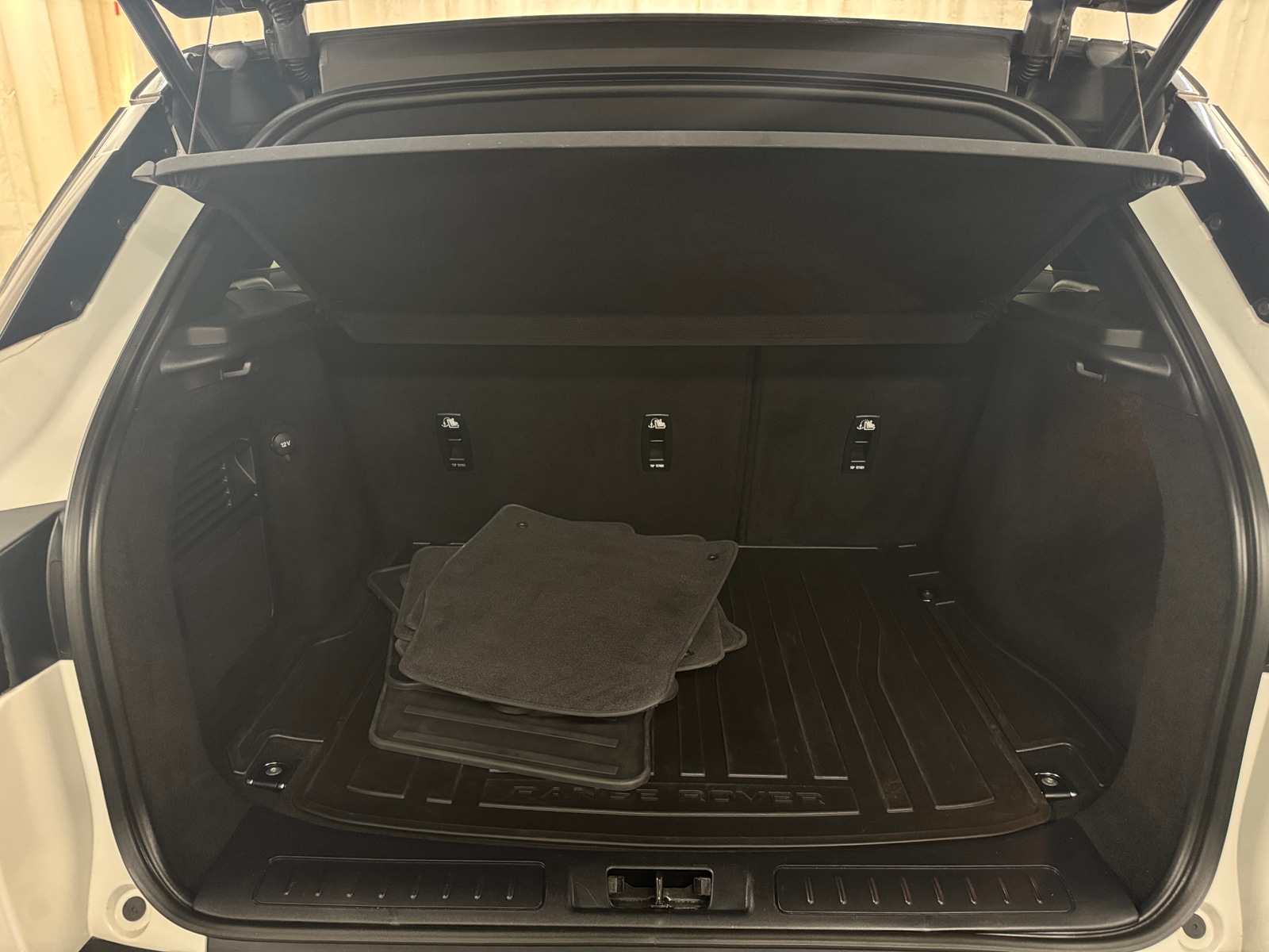 Thumbnail: 2017 Land Rover Range Rover Evoque - 6