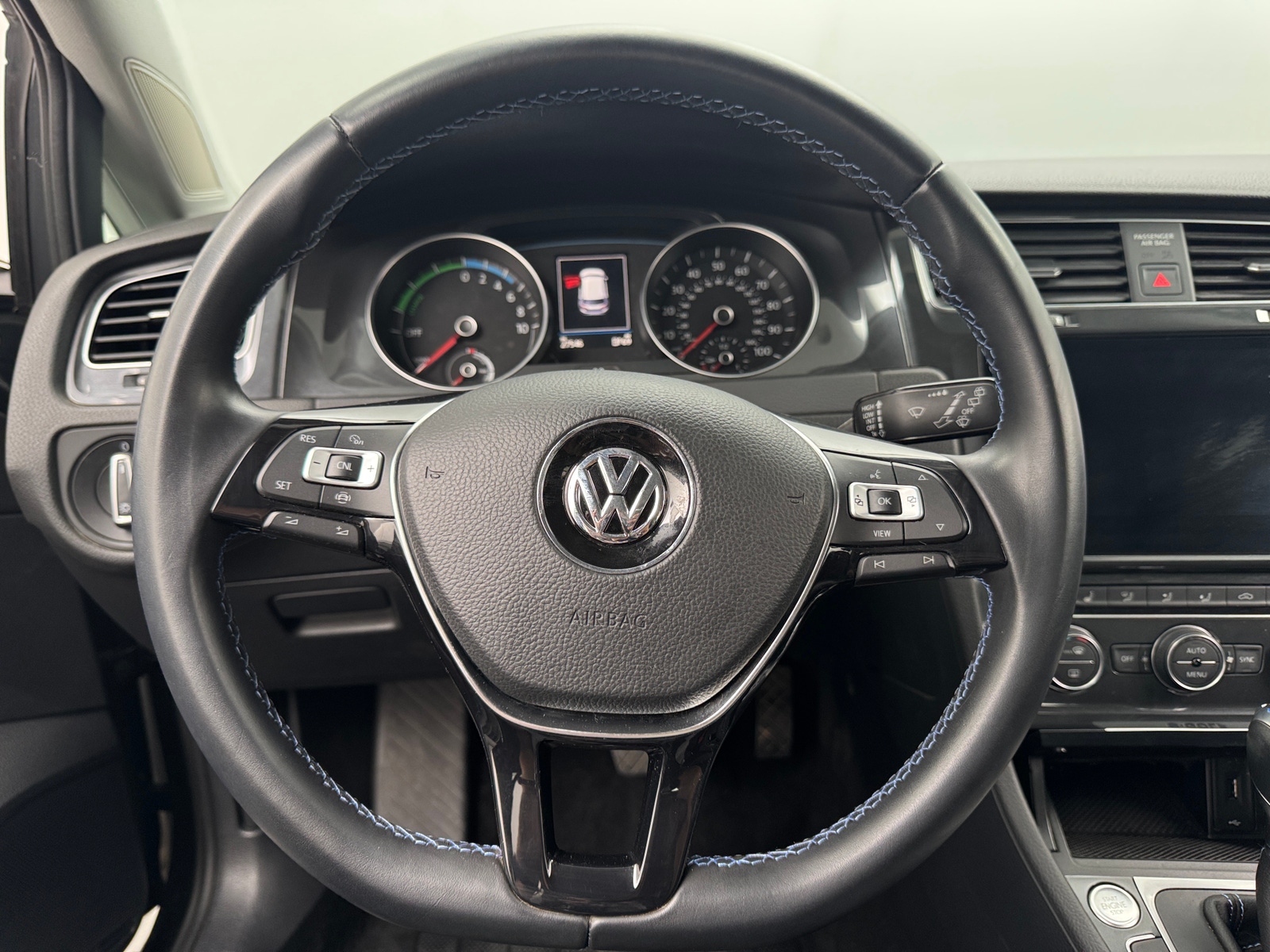Thumbnail: 2019 Volkswagen e-Golf - 5