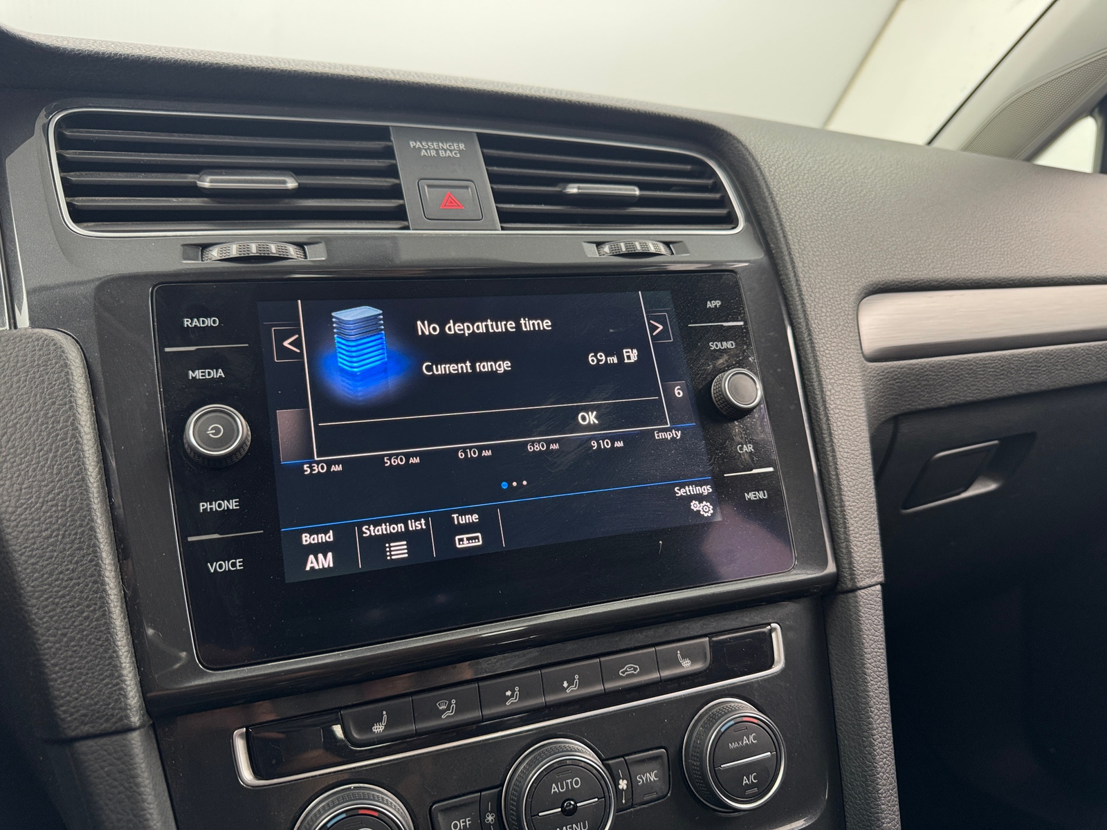 Thumbnail: 2019 Volkswagen e-Golf - 4