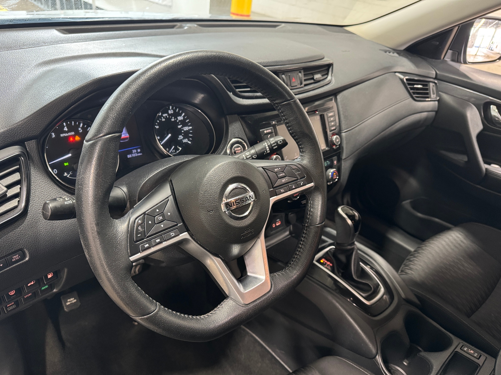 Thumbnail: 2020 Nissan Rogue - 3