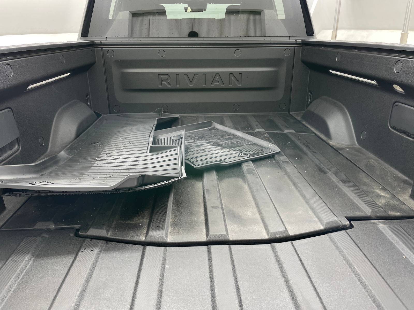 Thumbnail: 2022 Rivian R1T - 6