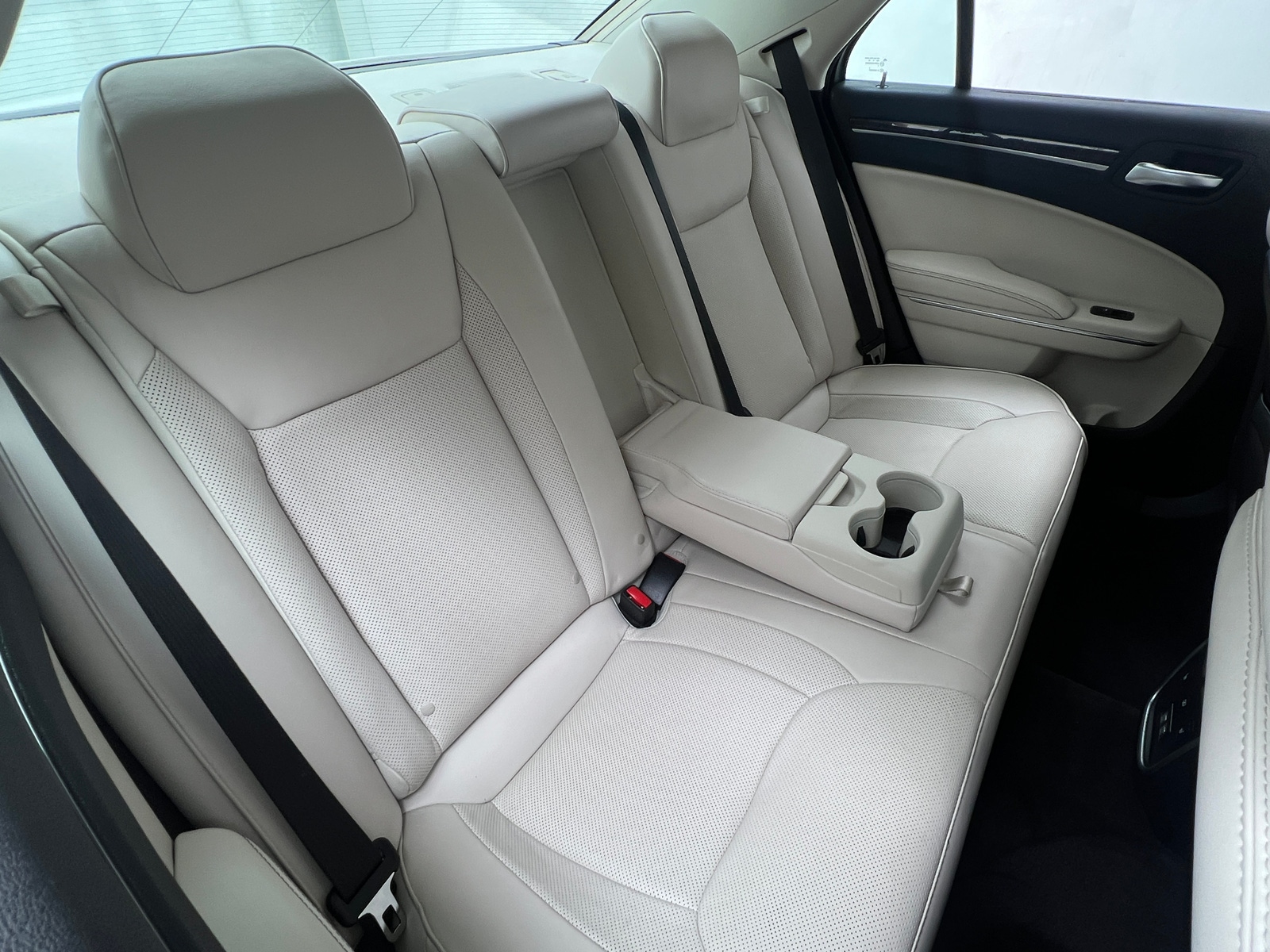 Thumbnail: 2016 Chrysler 300 - 6