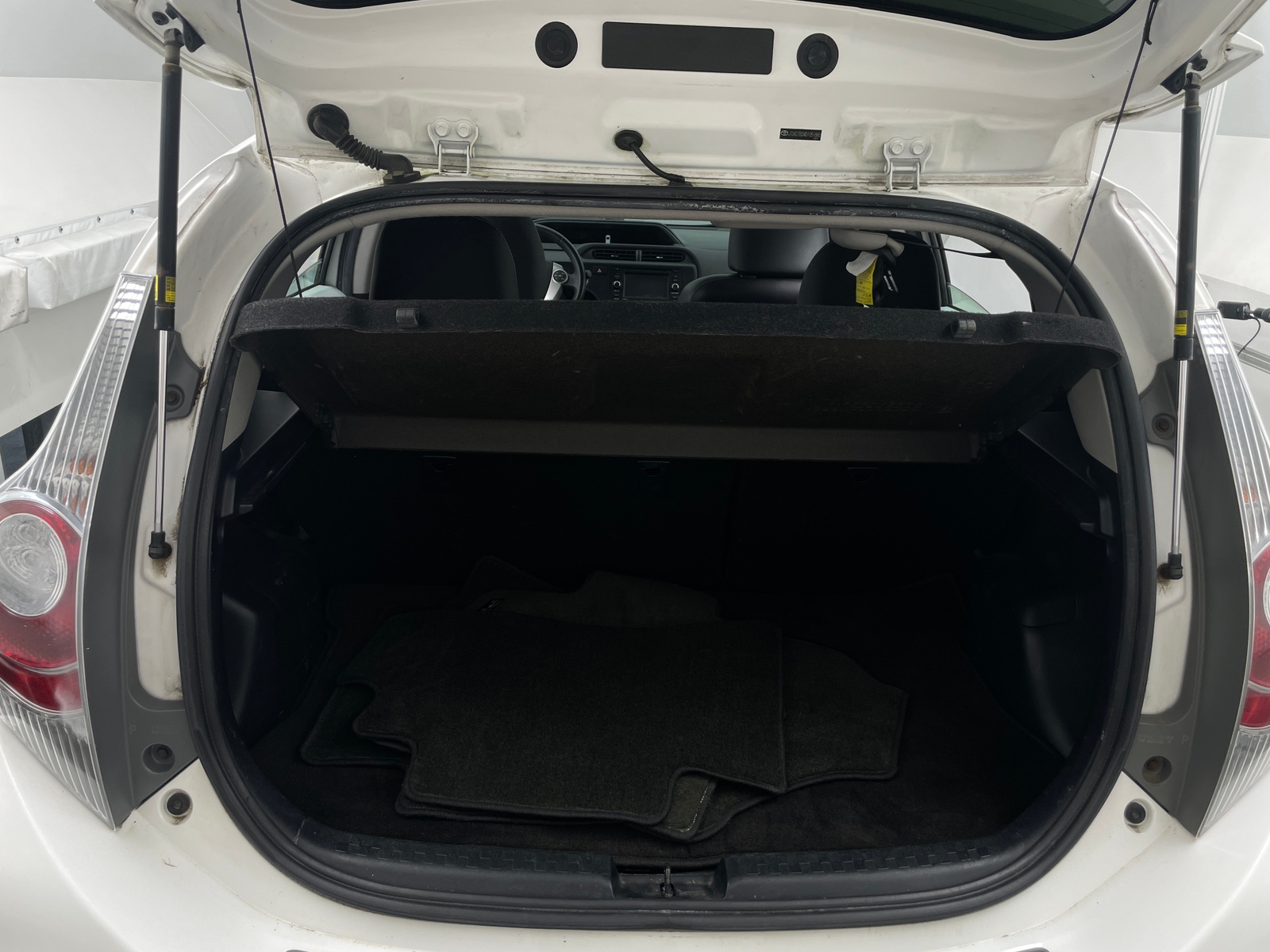Thumbnail: 2013 Toyota Prius c - 6