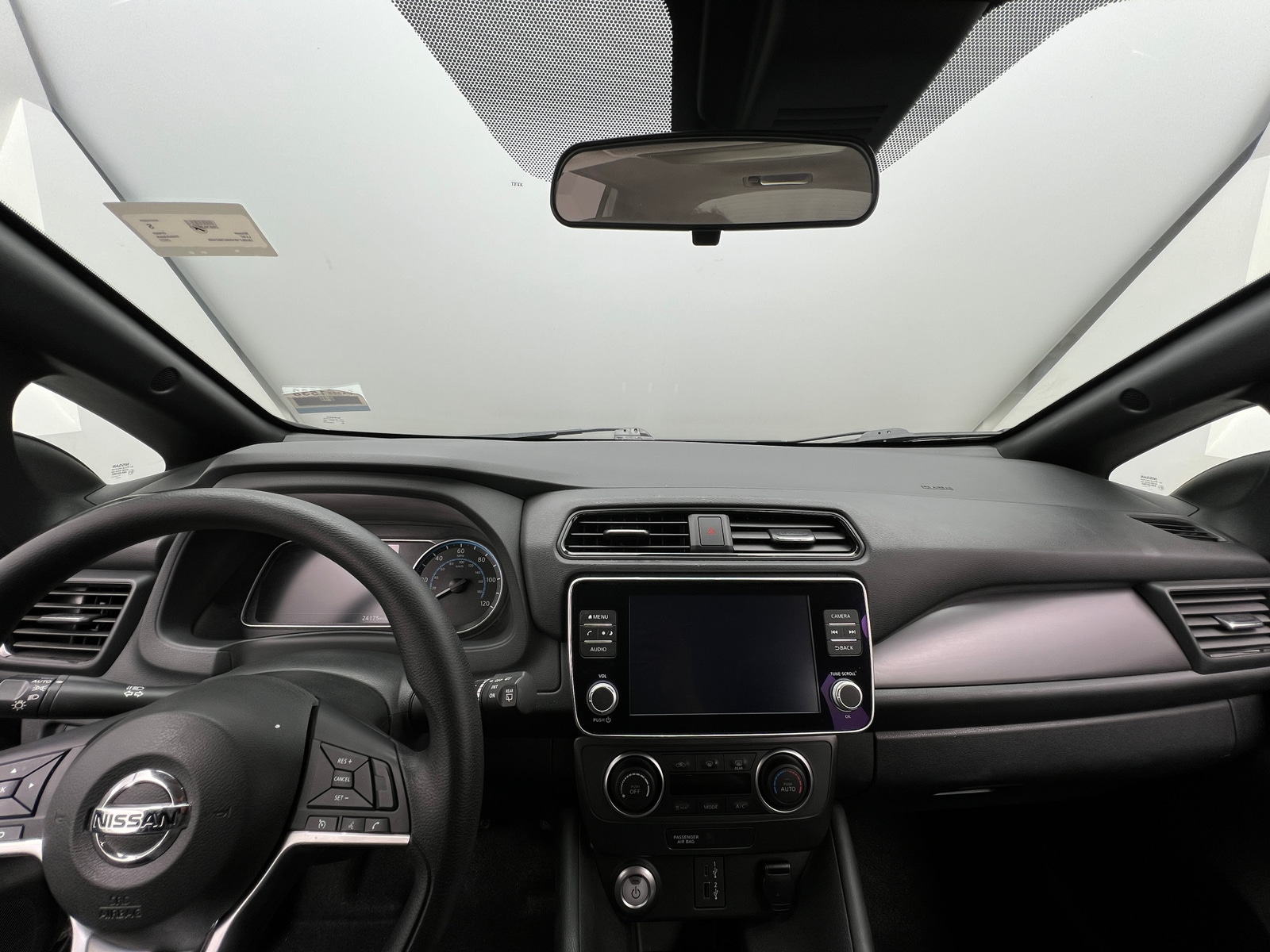 Thumbnail: 2022 Nissan Leaf - 3