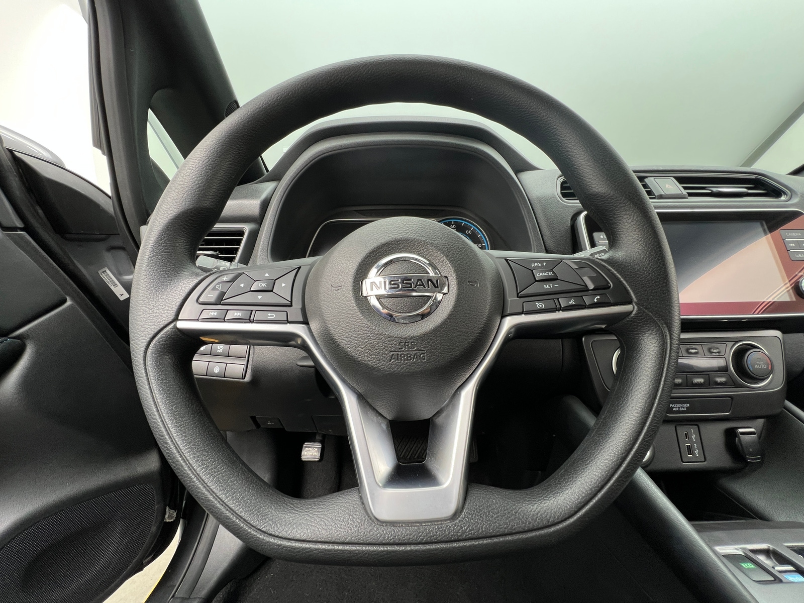 Thumbnail: 2022 Nissan Leaf - 5