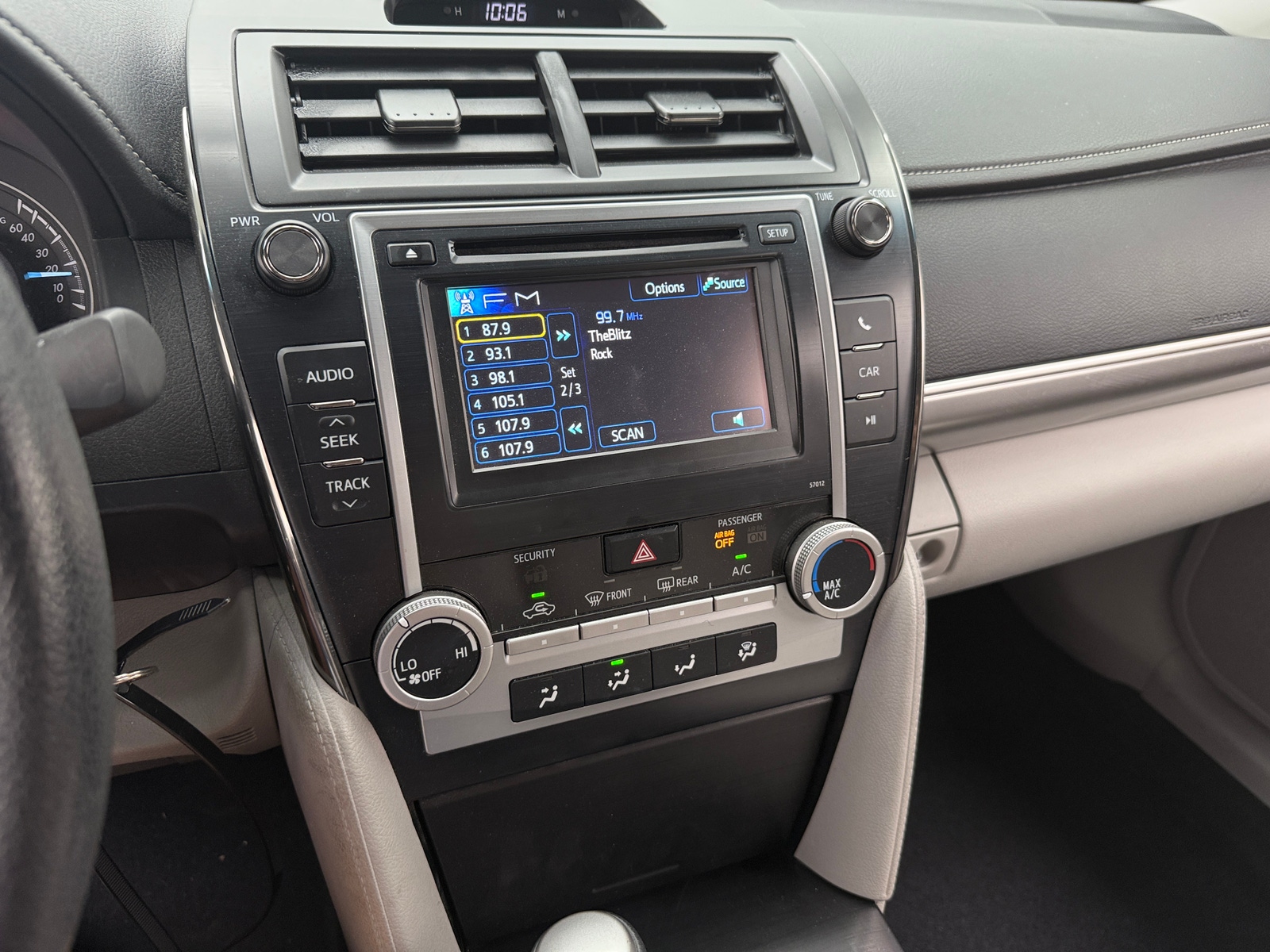 Thumbnail: 2012 Toyota Camry - 4