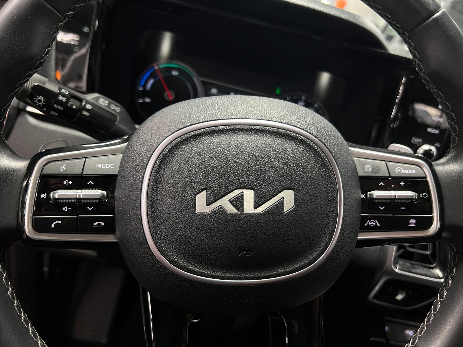 Thumbnail: 2023 Kia Sorento - 4