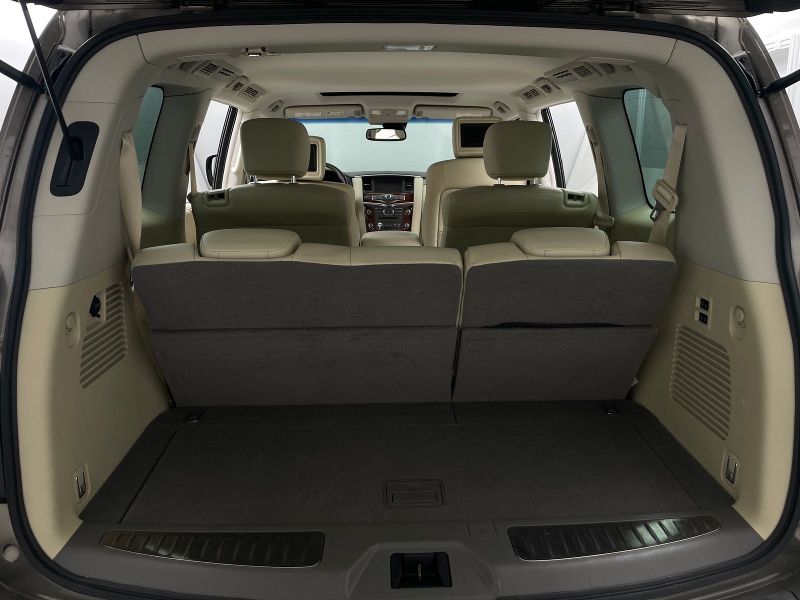 Thumbnail: 2017 INFINITI QX80 - 6