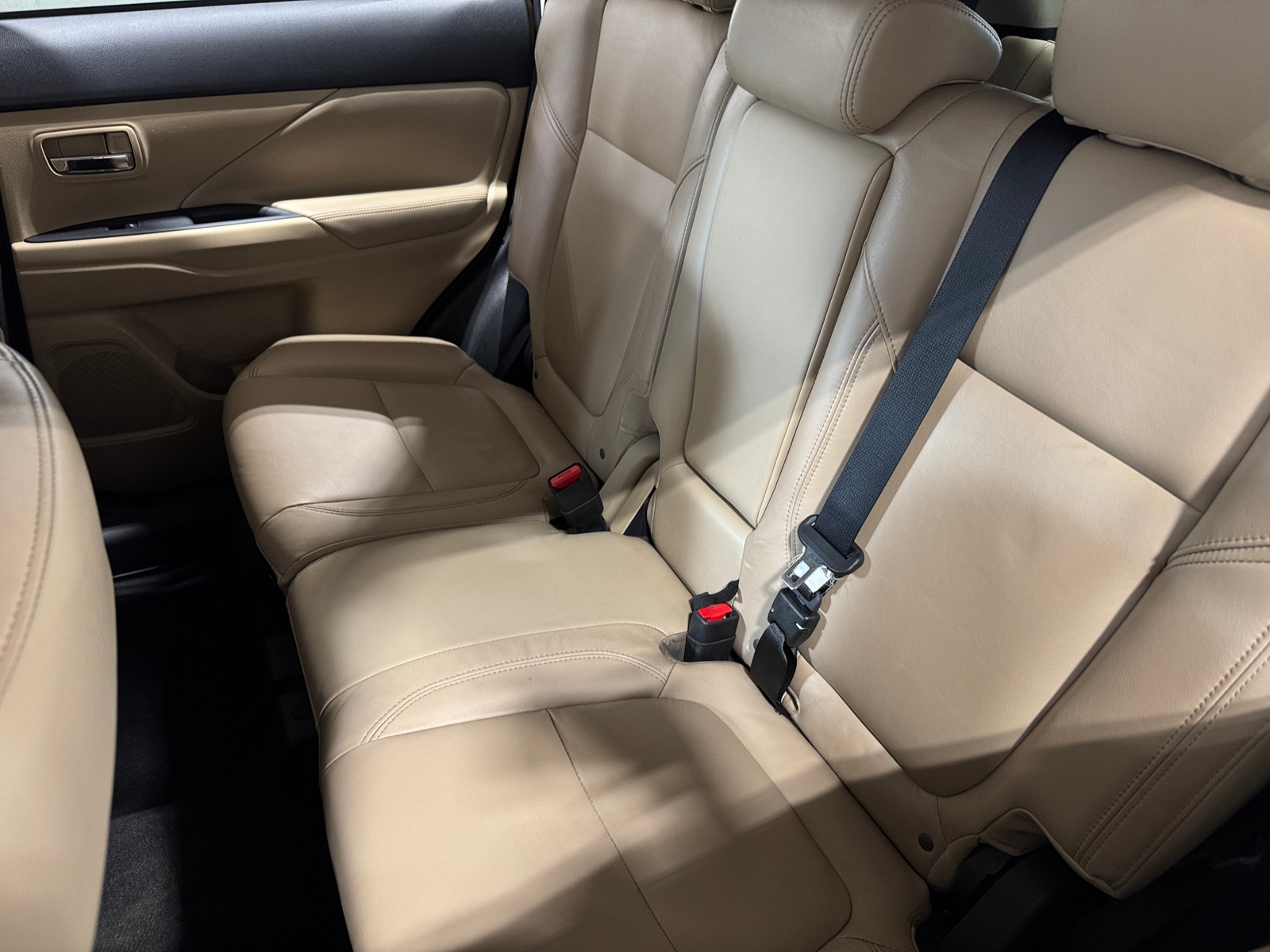 Thumbnail: 2020 Mitsubishi Outlander - 6