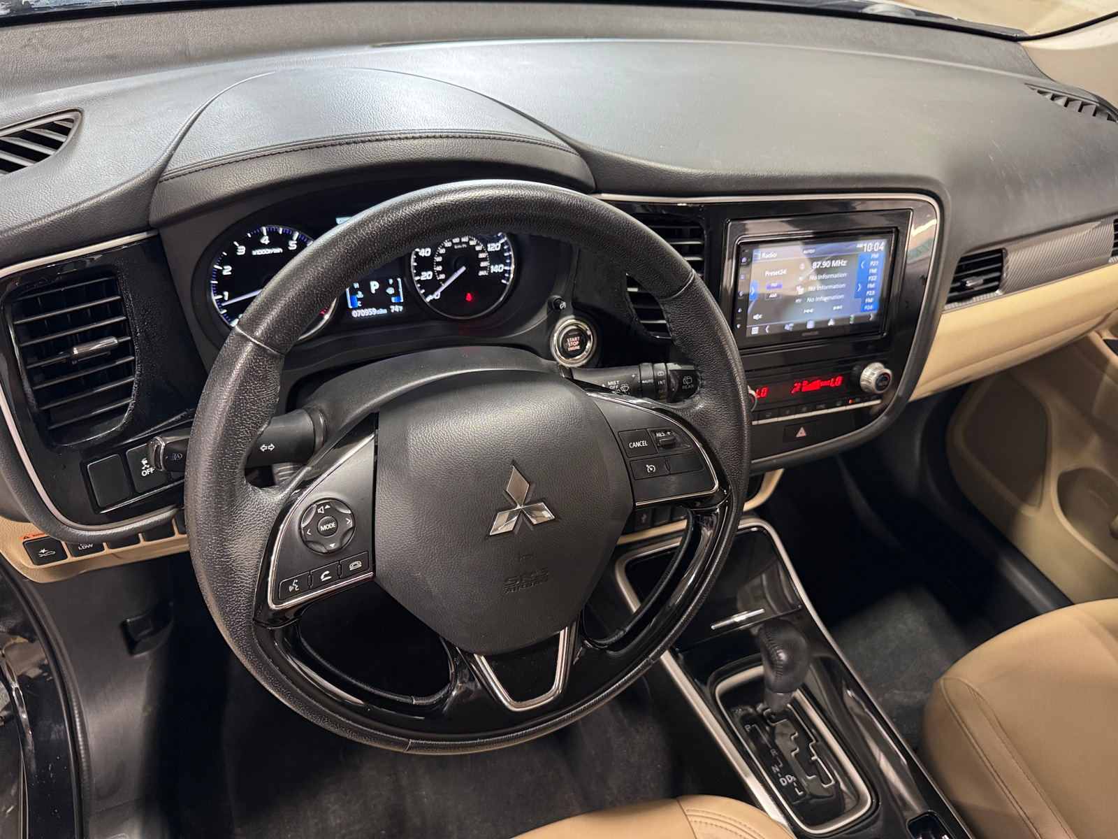 Thumbnail: 2020 Mitsubishi Outlander - 3