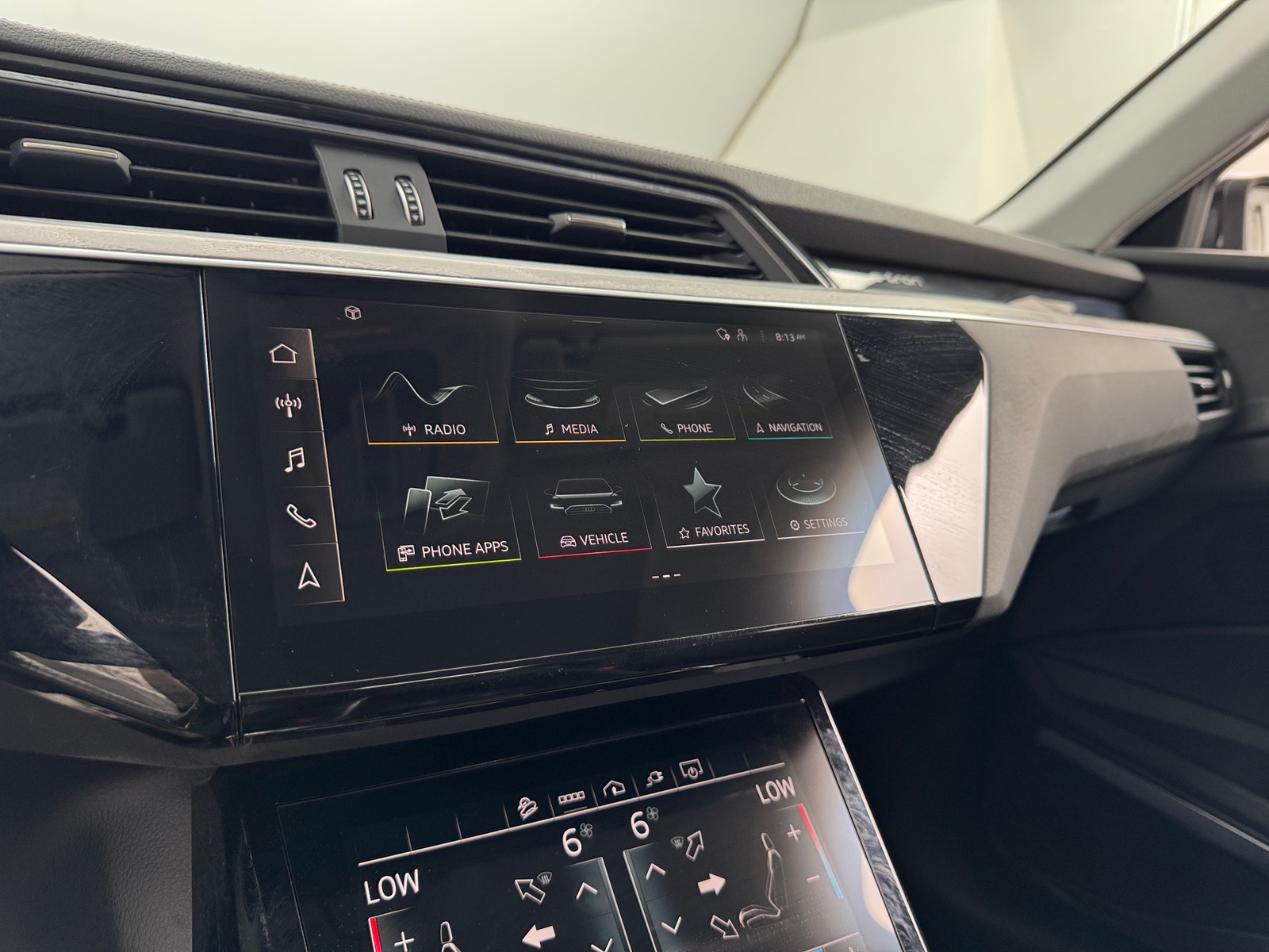 Thumbnail: 2021 Audi e-tron S - 3