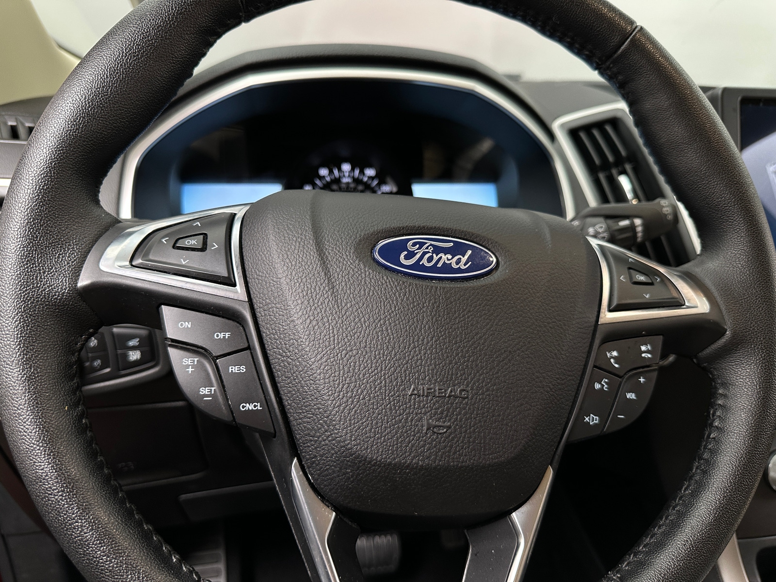 Thumbnail: 2021 Ford Edge - 4