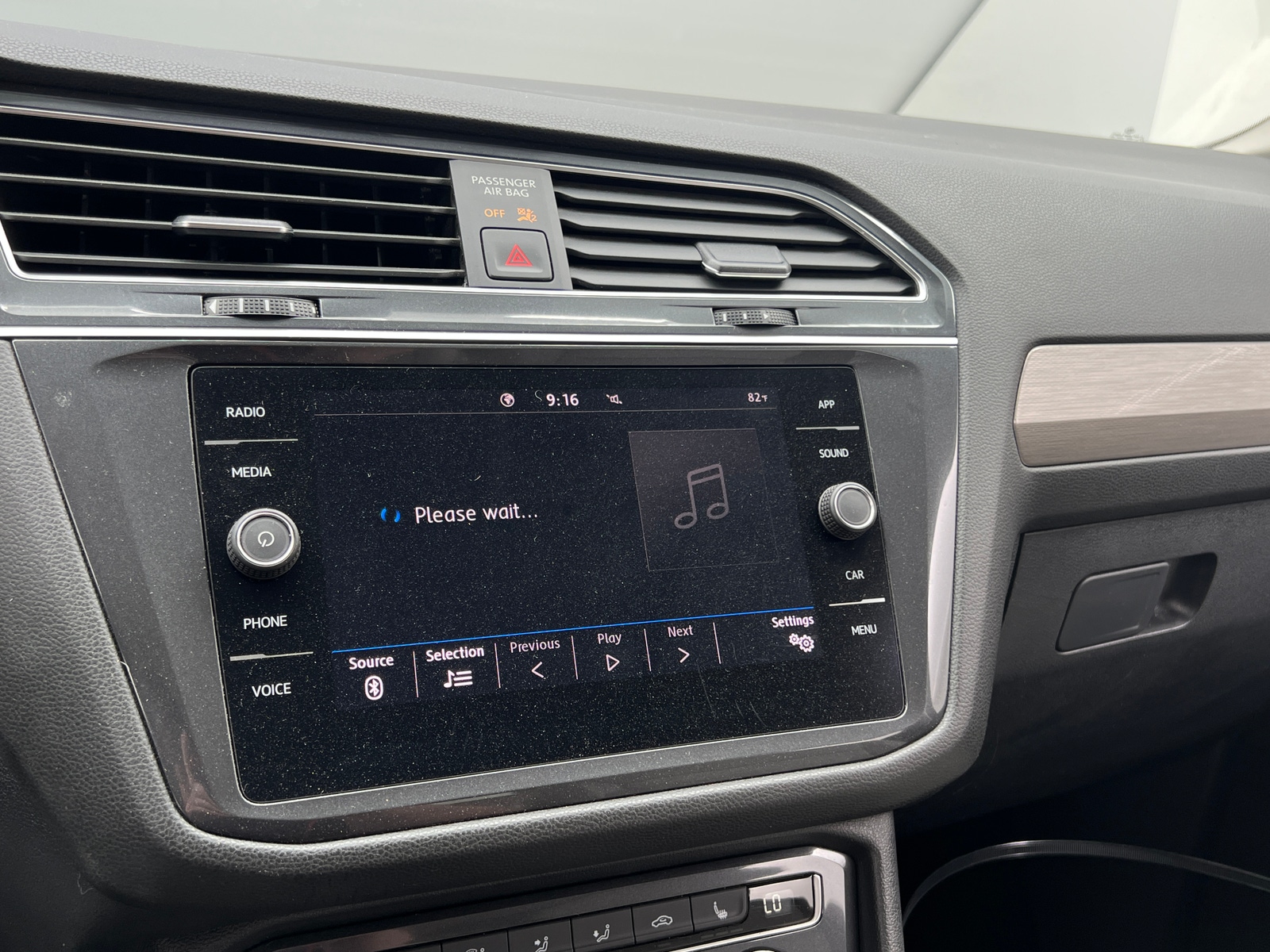 Thumbnail: 2020 Volkswagen Tiguan - 4