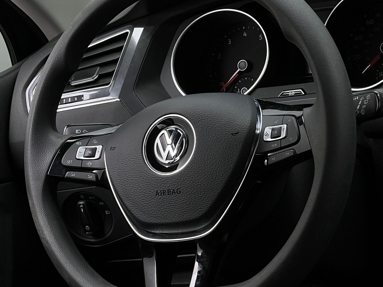Thumbnail: 2021 Volkswagen Tiguan - 5