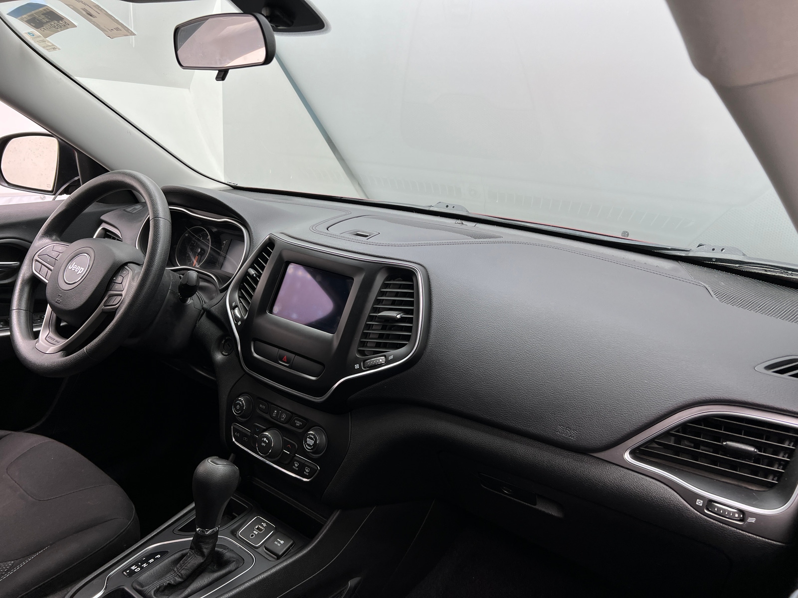 Thumbnail: 2019 Jeep Cherokee - 3