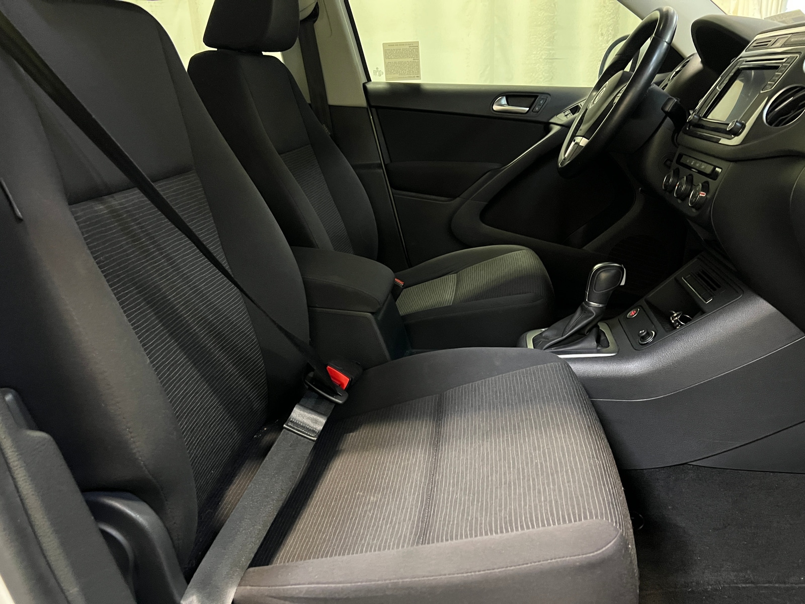 Thumbnail: 2017 Volkswagen Tiguan - 2