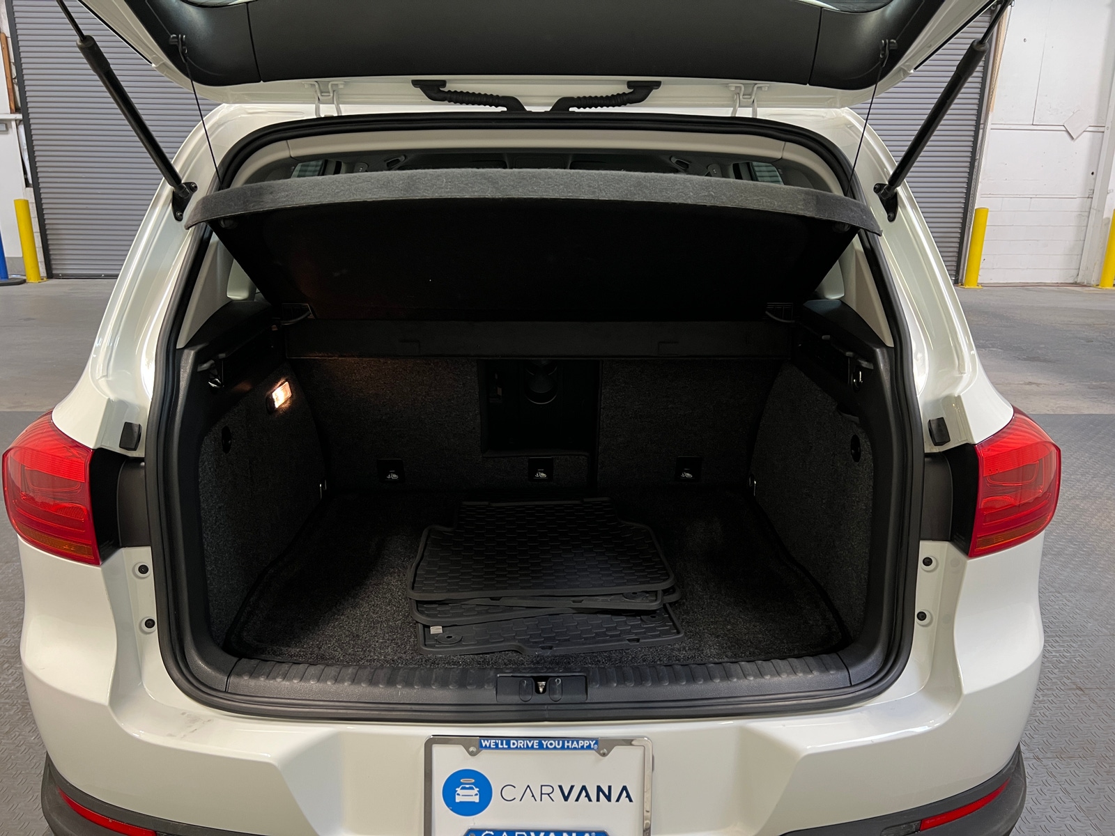 Thumbnail: 2017 Volkswagen Tiguan - 7