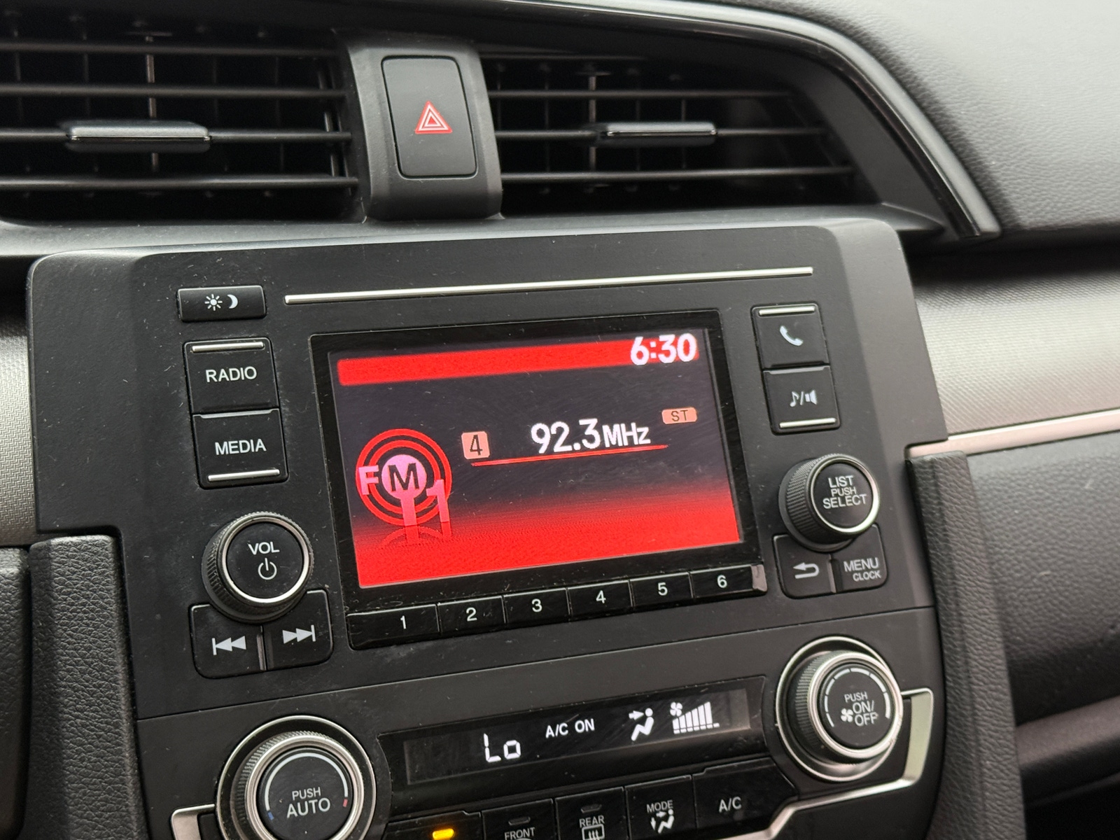 Thumbnail: 2016 Honda Civic - 4