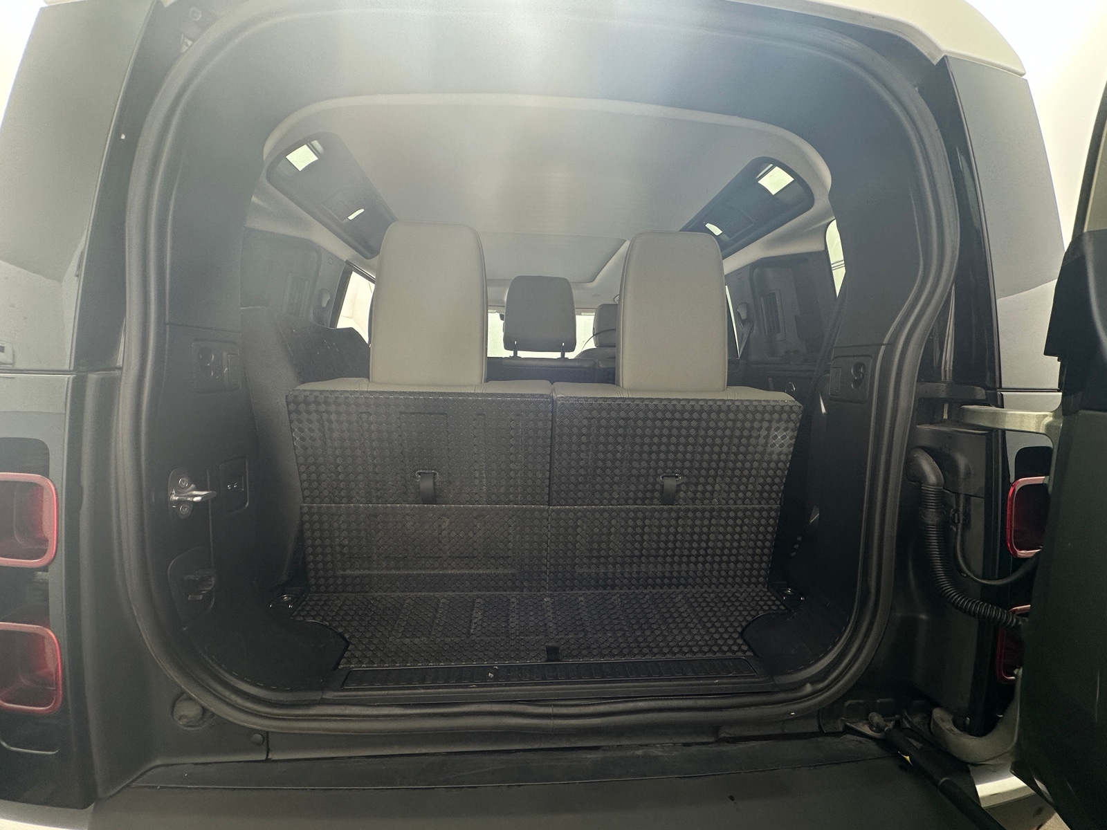 Thumbnail: 2021 Land Rover Defender - 6