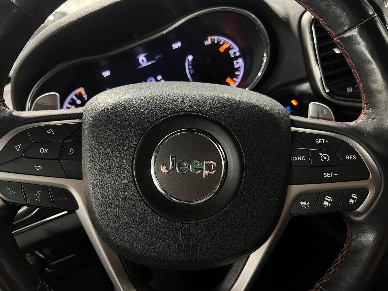 Thumbnail: 2017 Jeep Grand Cherokee - 4