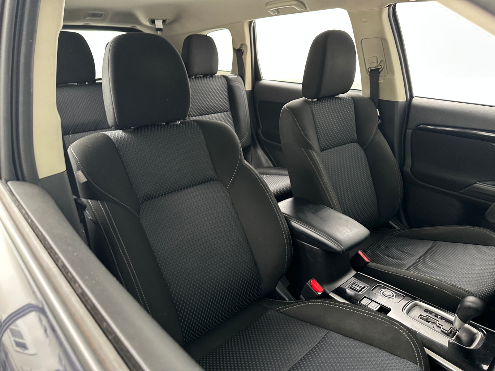 Thumbnail: 2019 Mitsubishi Outlander - 2