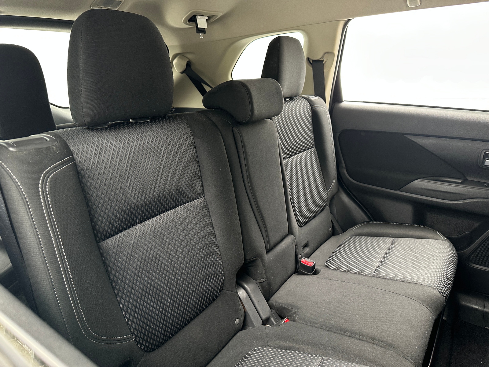 Thumbnail: 2019 Mitsubishi Outlander - 6