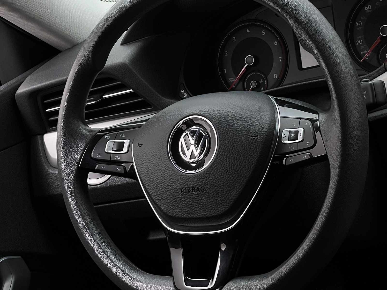 Thumbnail: 2020 Volkswagen Passat - 5