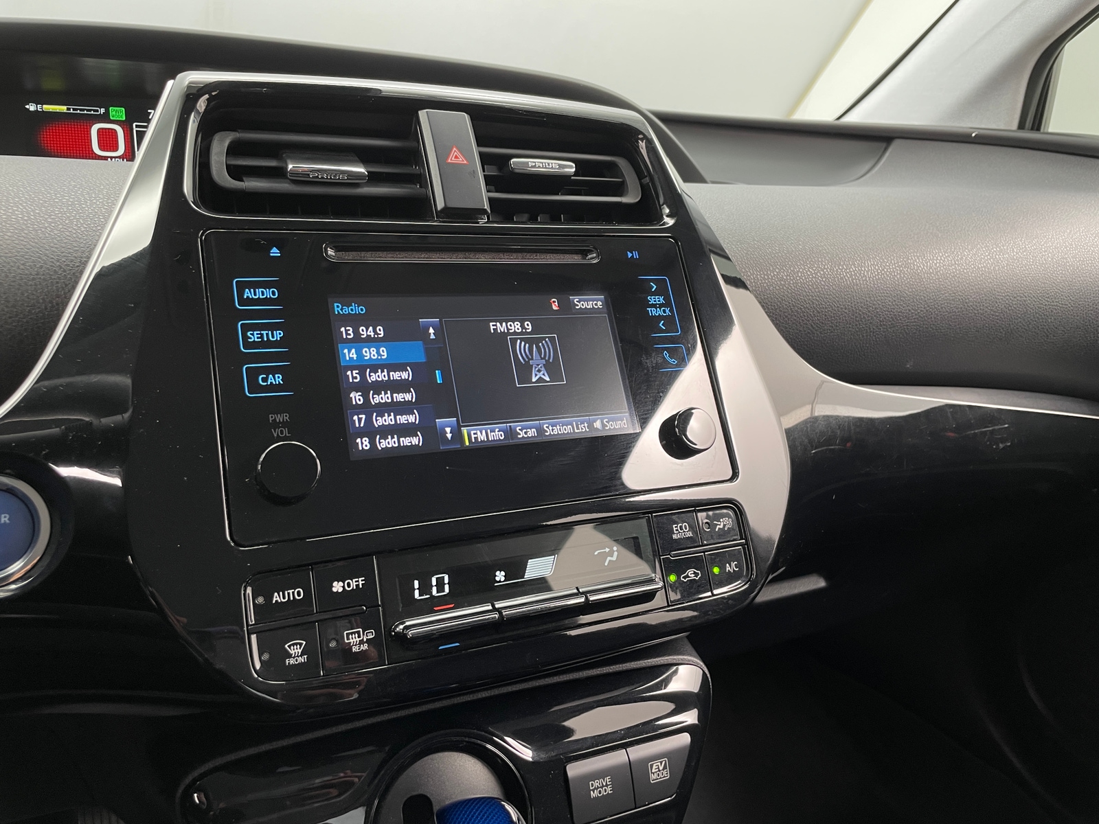 Thumbnail: 2019 Toyota Prius - 4
