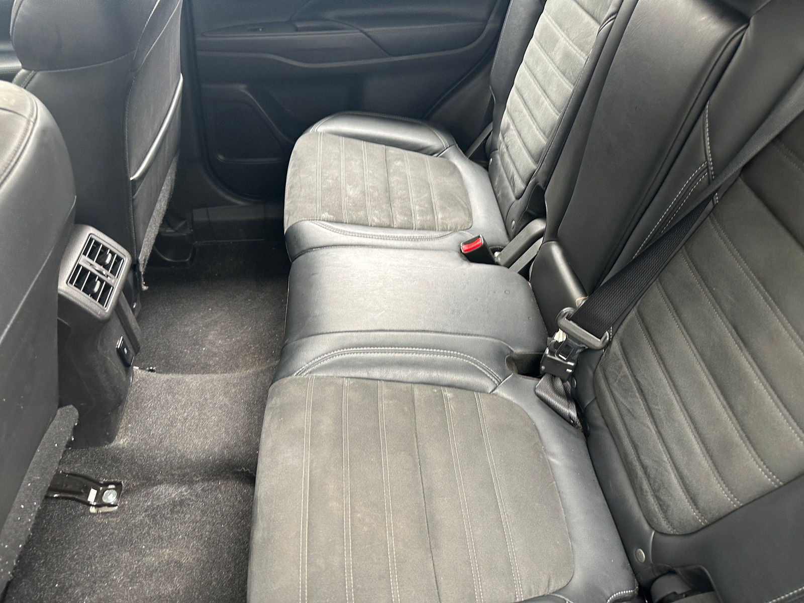 Thumbnail: 2020 Mitsubishi Outlander - 6
