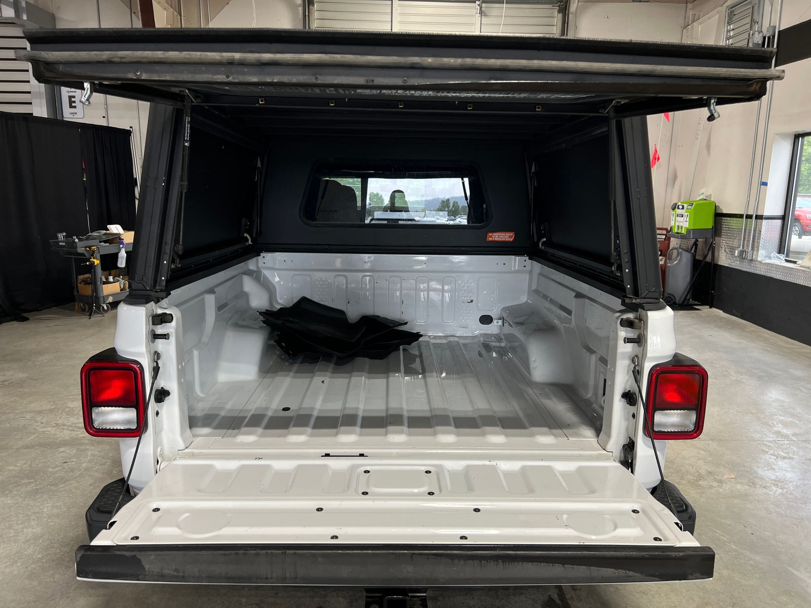 Thumbnail: 2021 Jeep Gladiator - 7