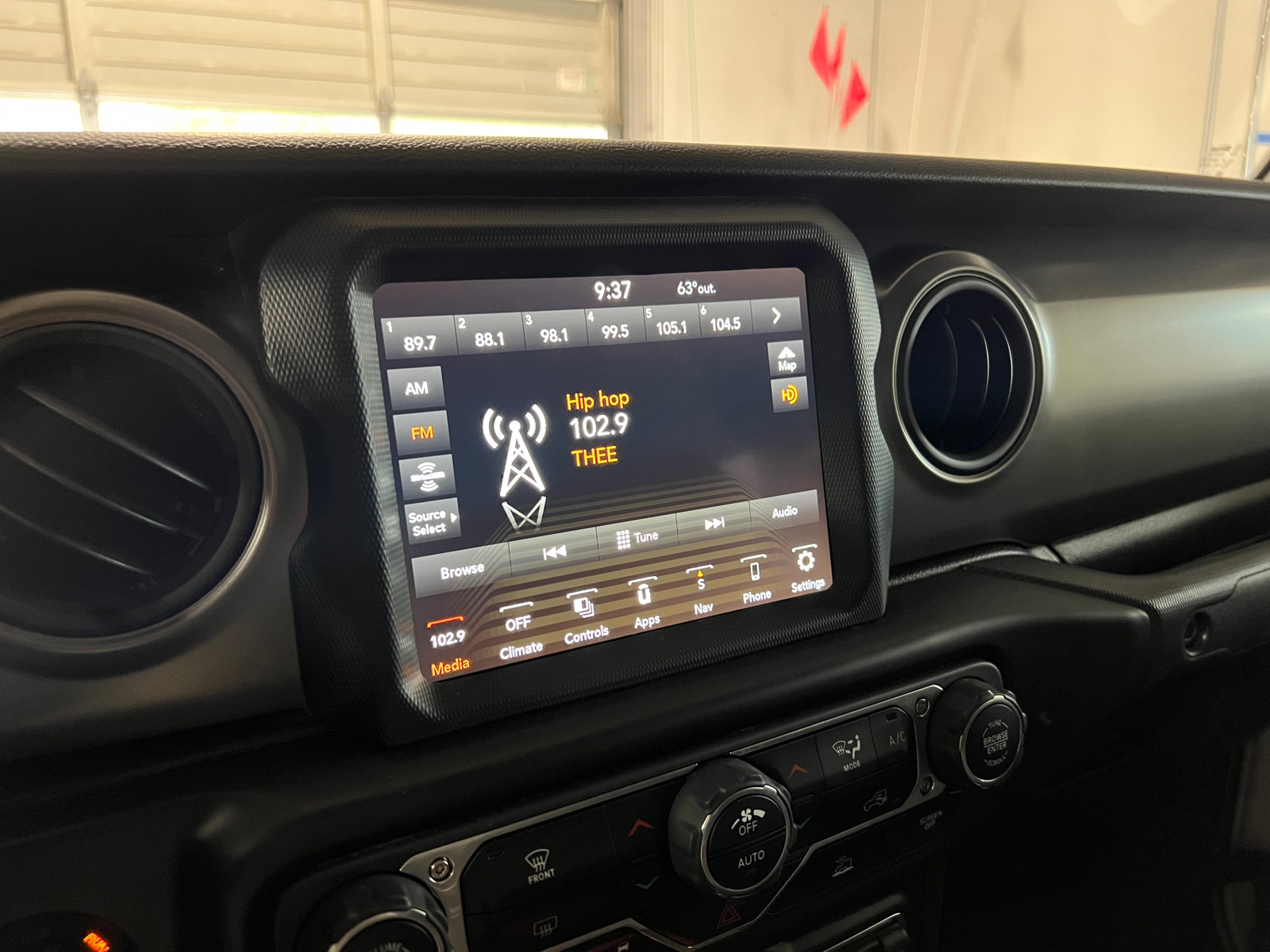 Thumbnail: 2021 Jeep Gladiator - 4