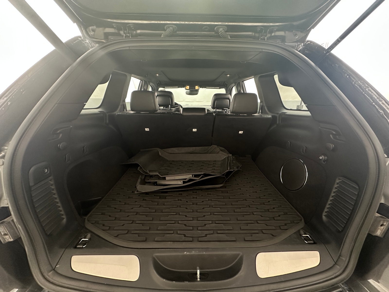 Thumbnail: 2020 Jeep Grand Cherokee - 6