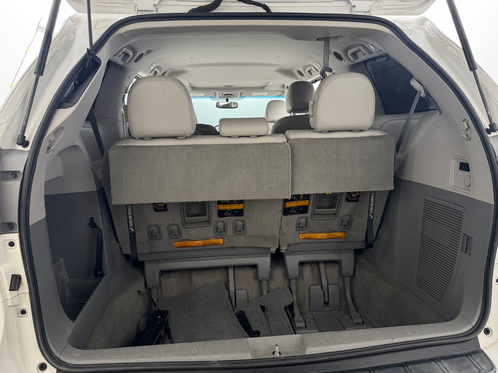 Thumbnail: 2014 Toyota Sienna - 6