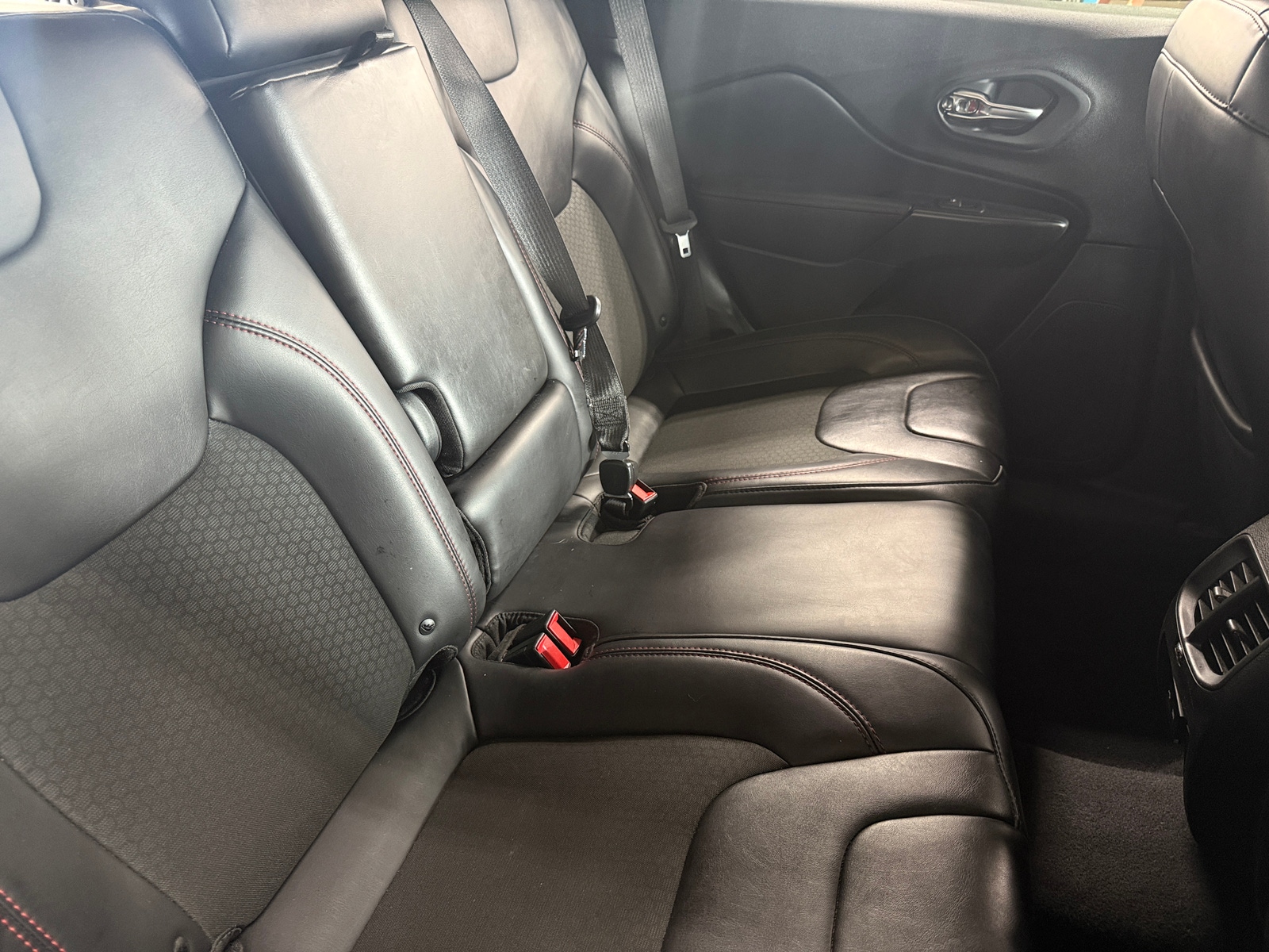 Thumbnail: 2019 Jeep Cherokee - 6