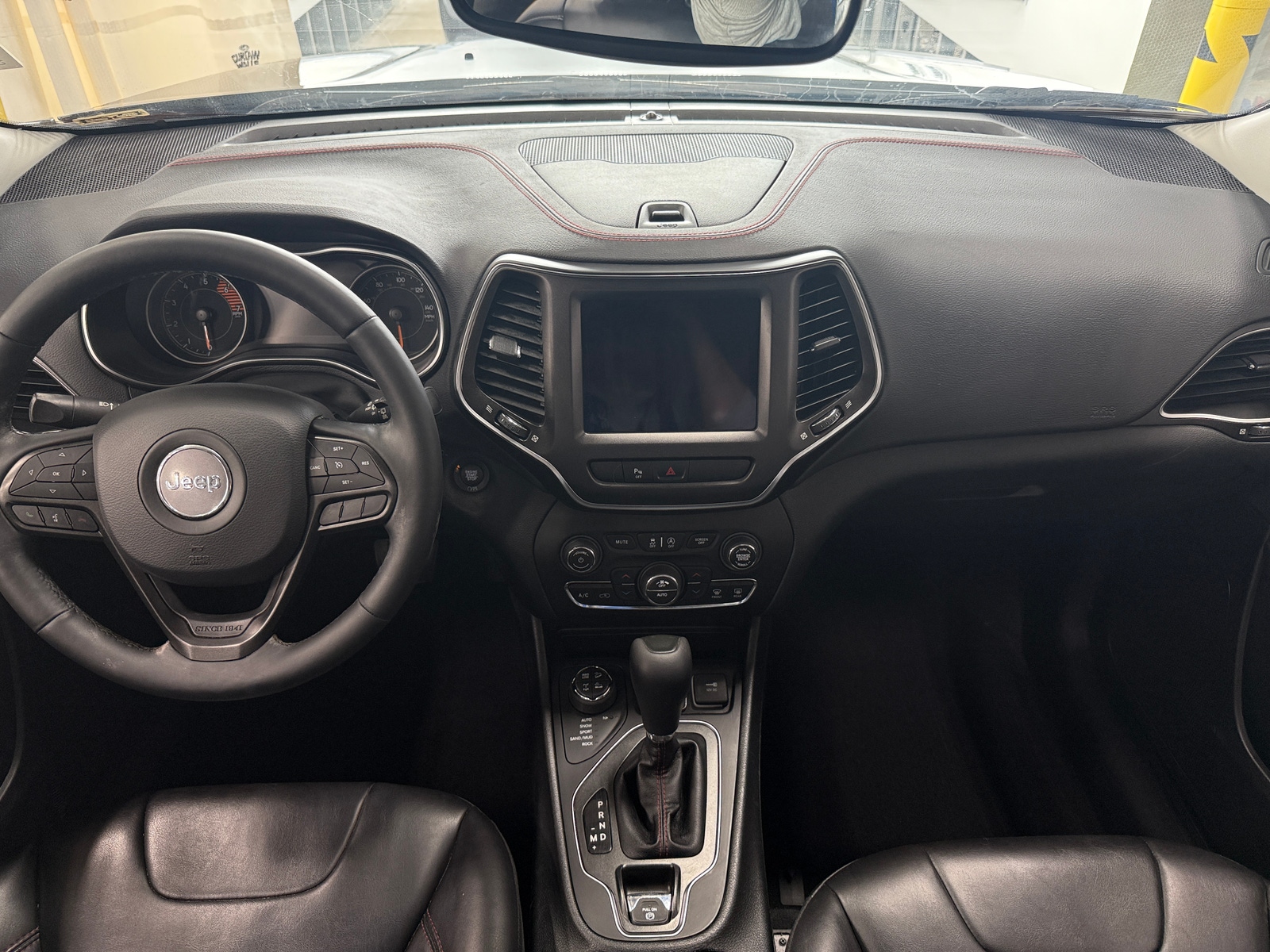 Thumbnail: 2019 Jeep Cherokee - 3