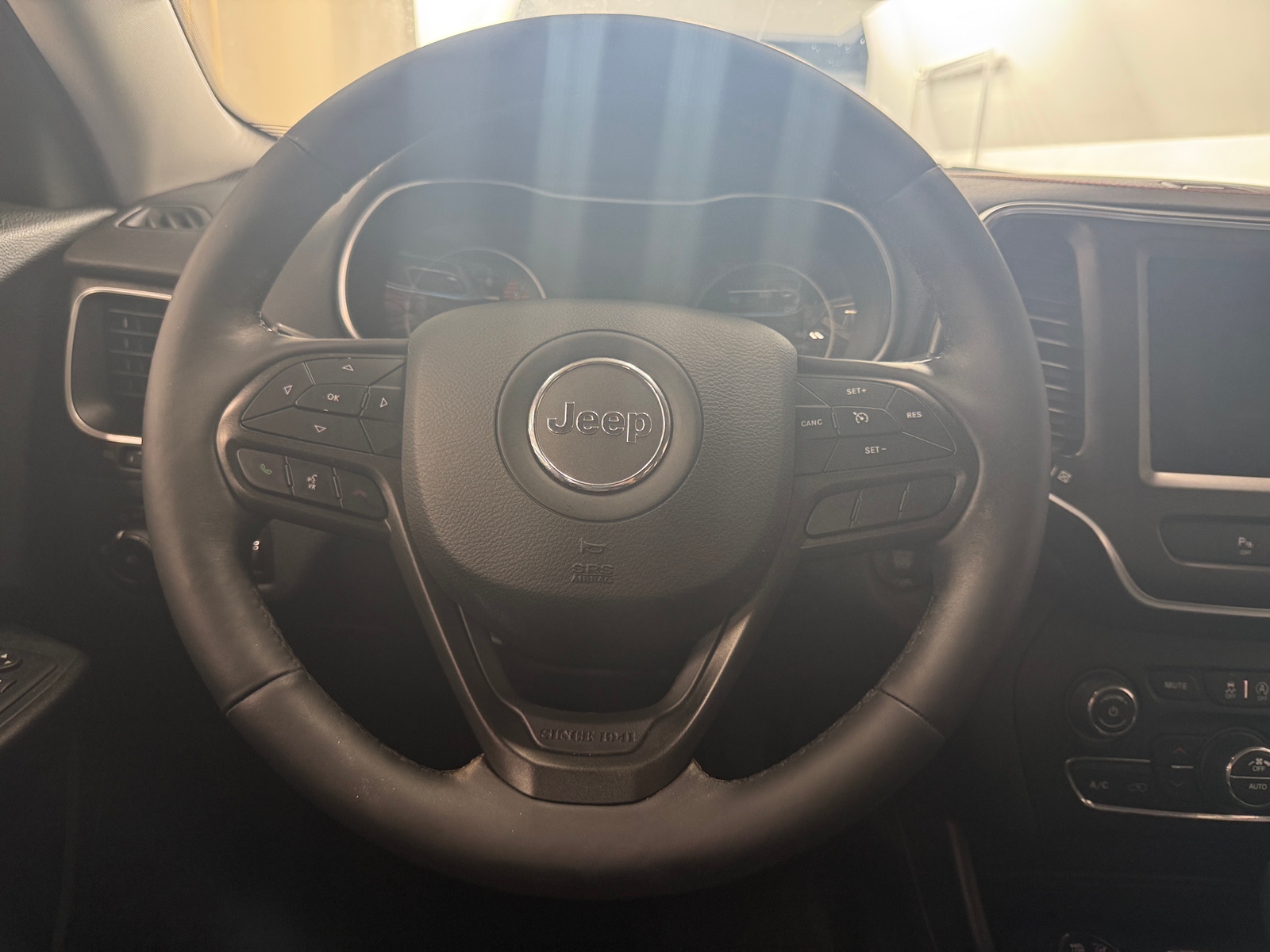 Thumbnail: 2019 Jeep Cherokee - 5