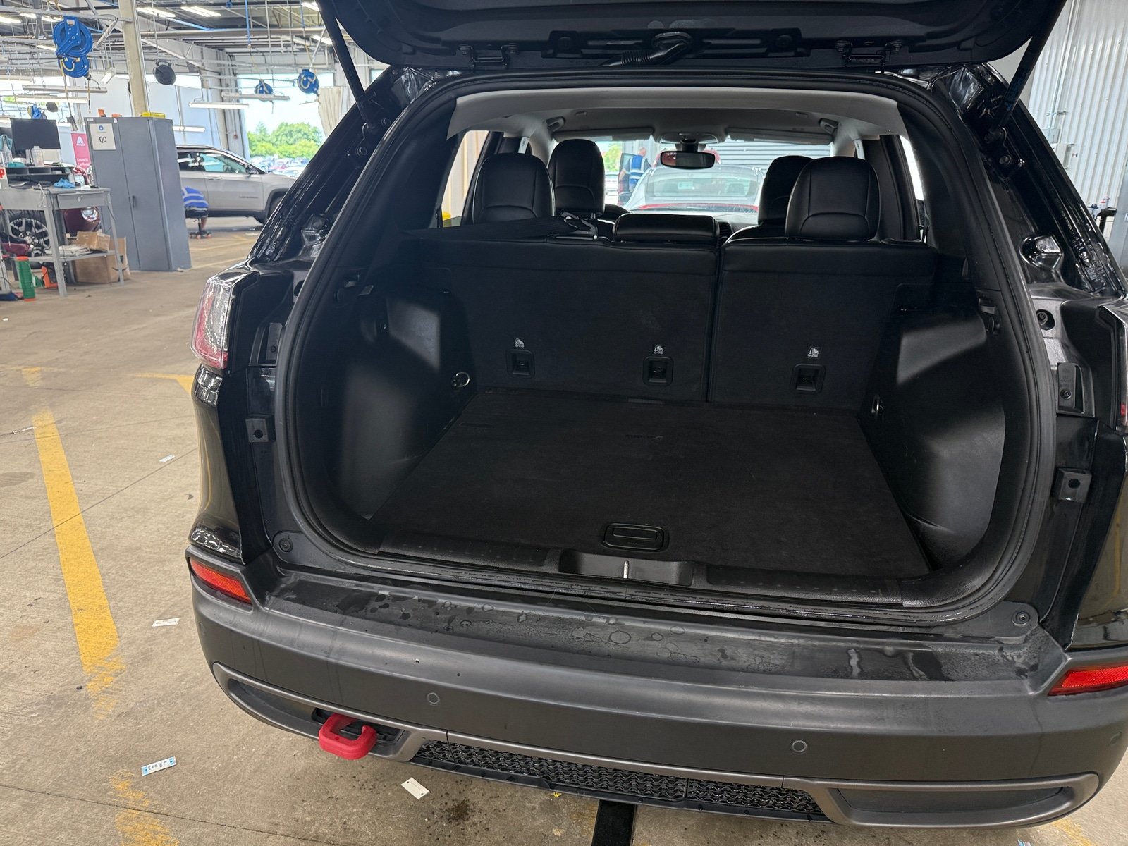 Thumbnail: 2019 Jeep Cherokee - 7