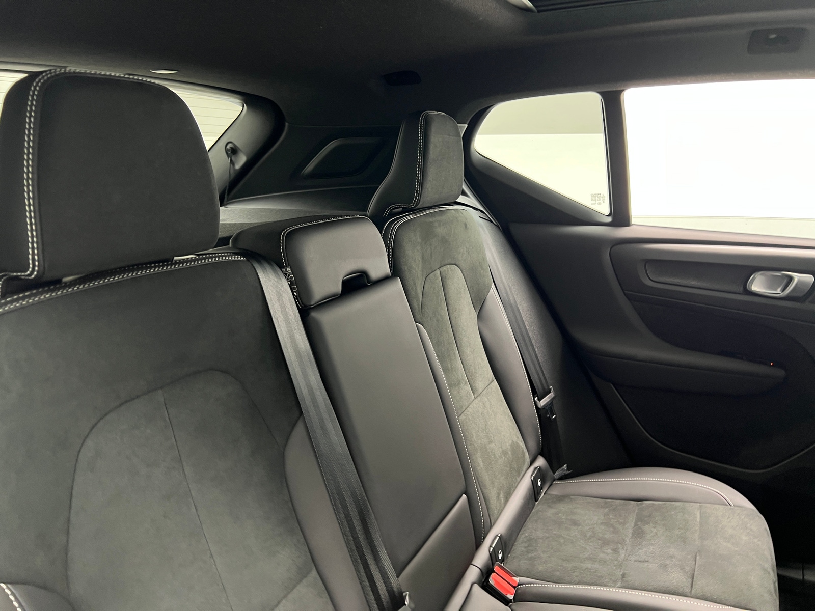 Thumbnail: 2023 Volvo XC40 - 6