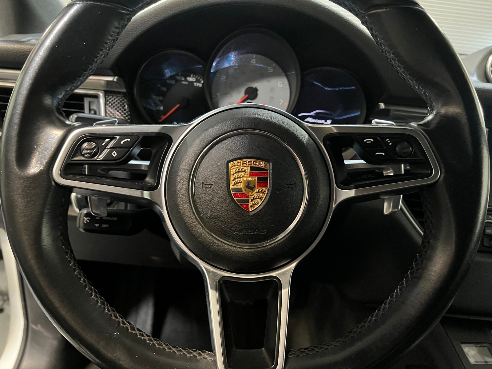 Thumbnail: 2015 Porsche Macan - 4