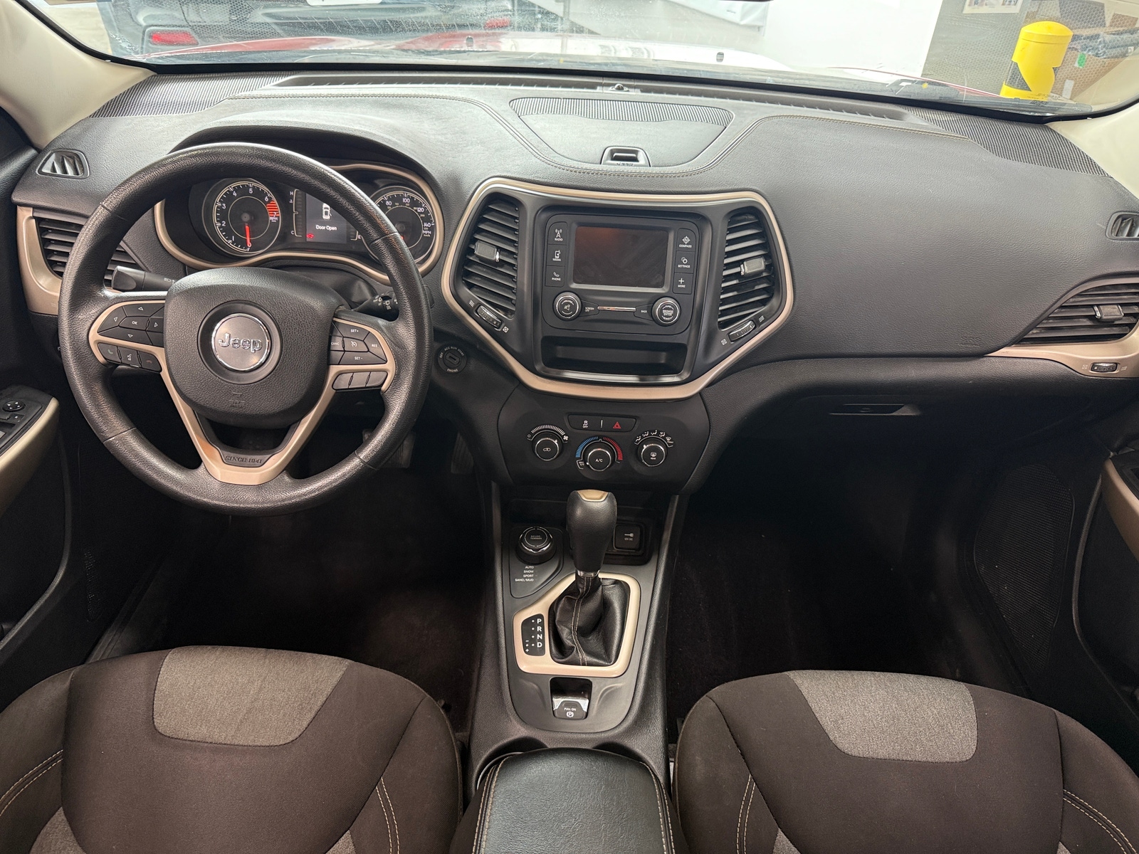 Thumbnail: 2018 Jeep Cherokee - 3