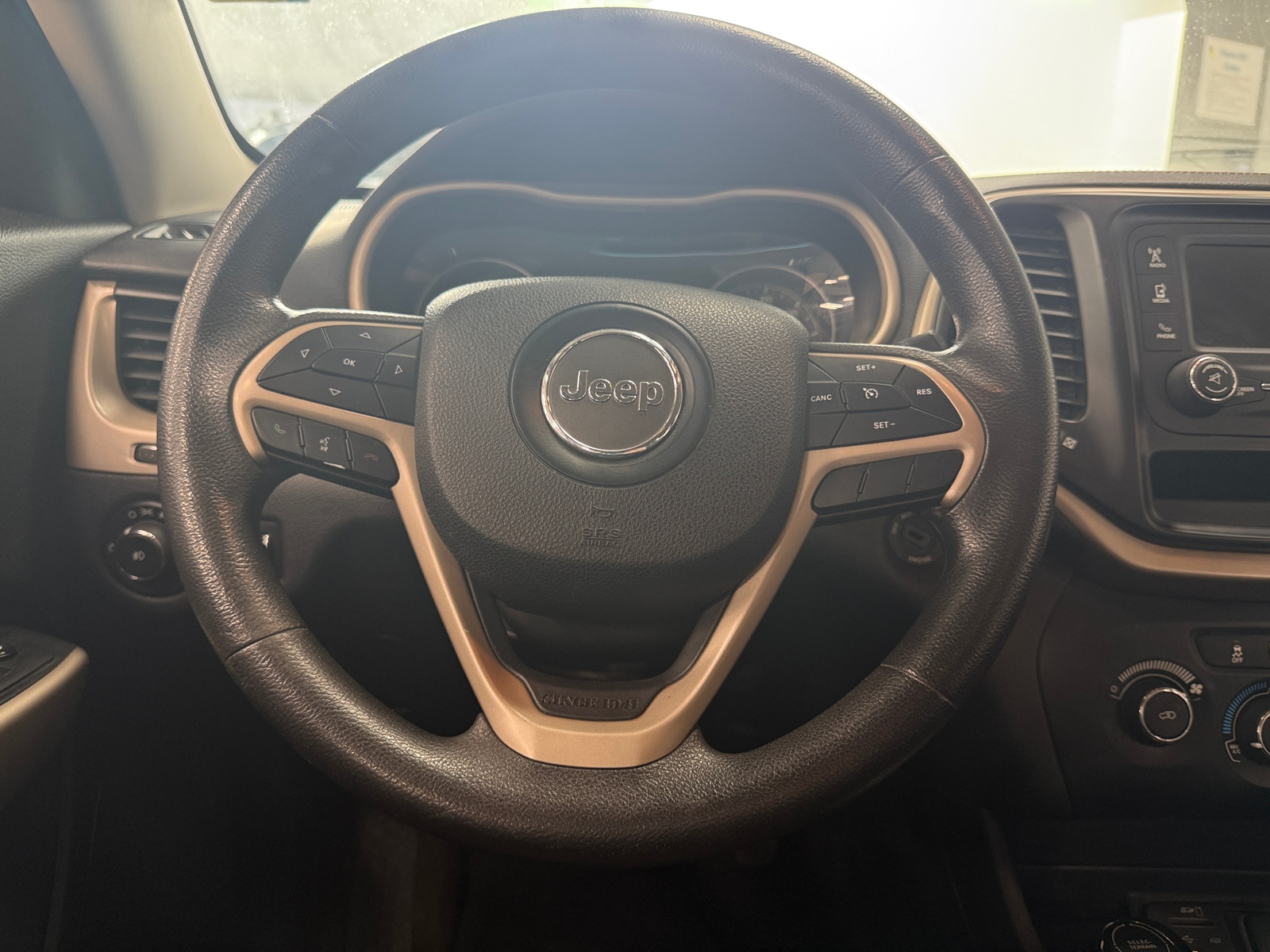 Thumbnail: 2018 Jeep Cherokee - 5