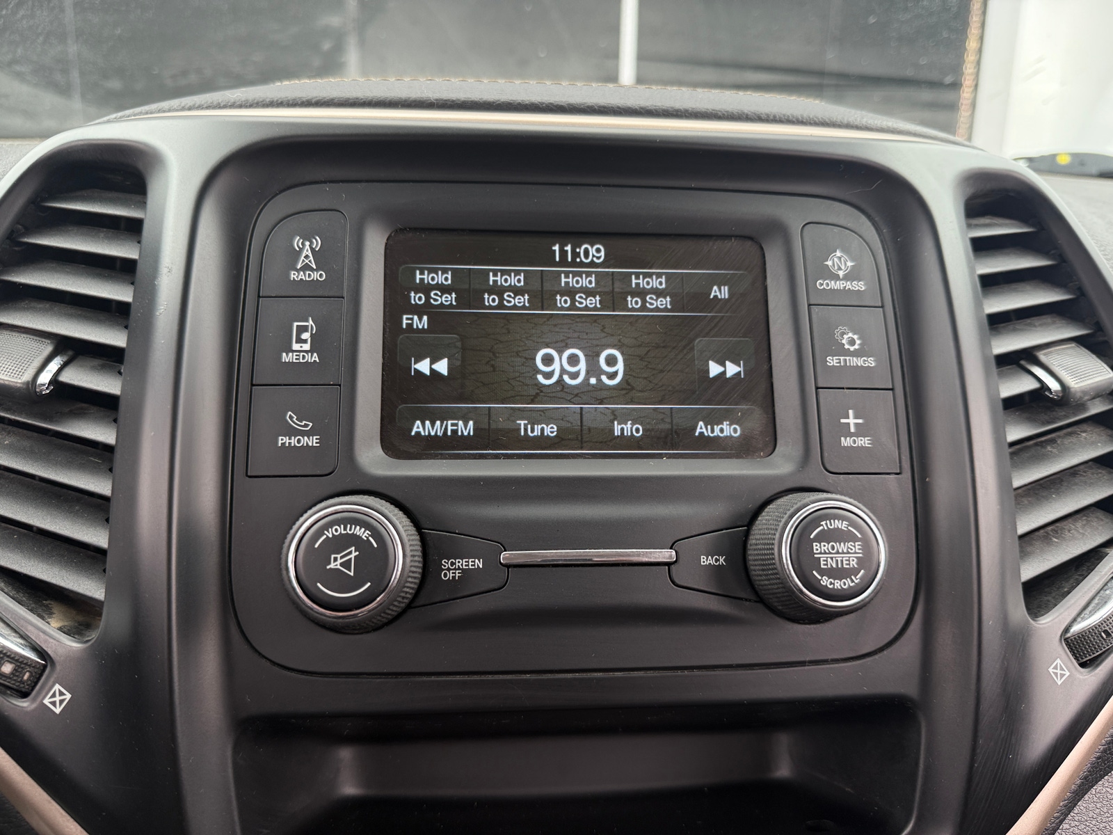 Thumbnail: 2018 Jeep Cherokee - 4
