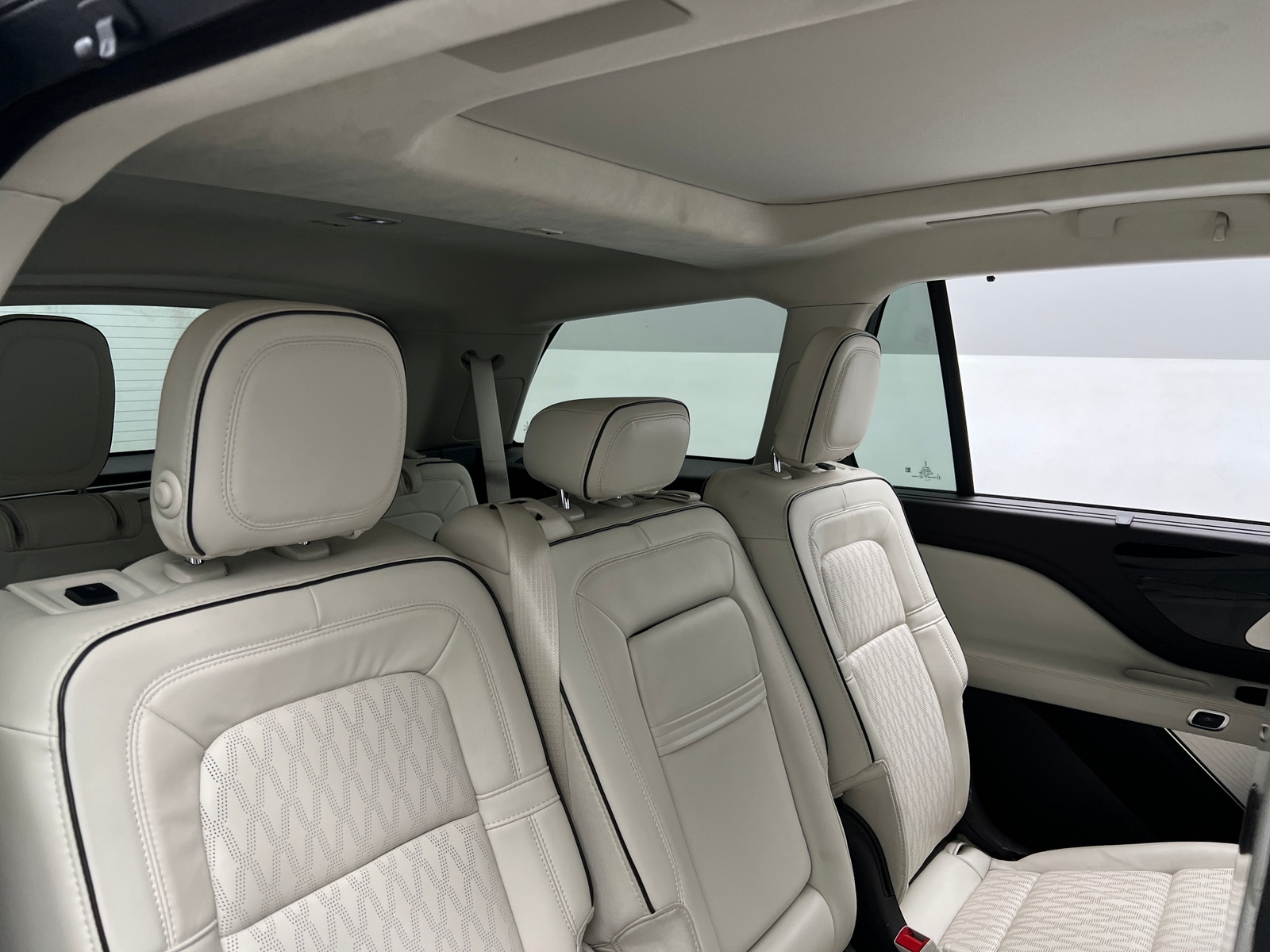Thumbnail: 2023 Lincoln Aviator - 5
