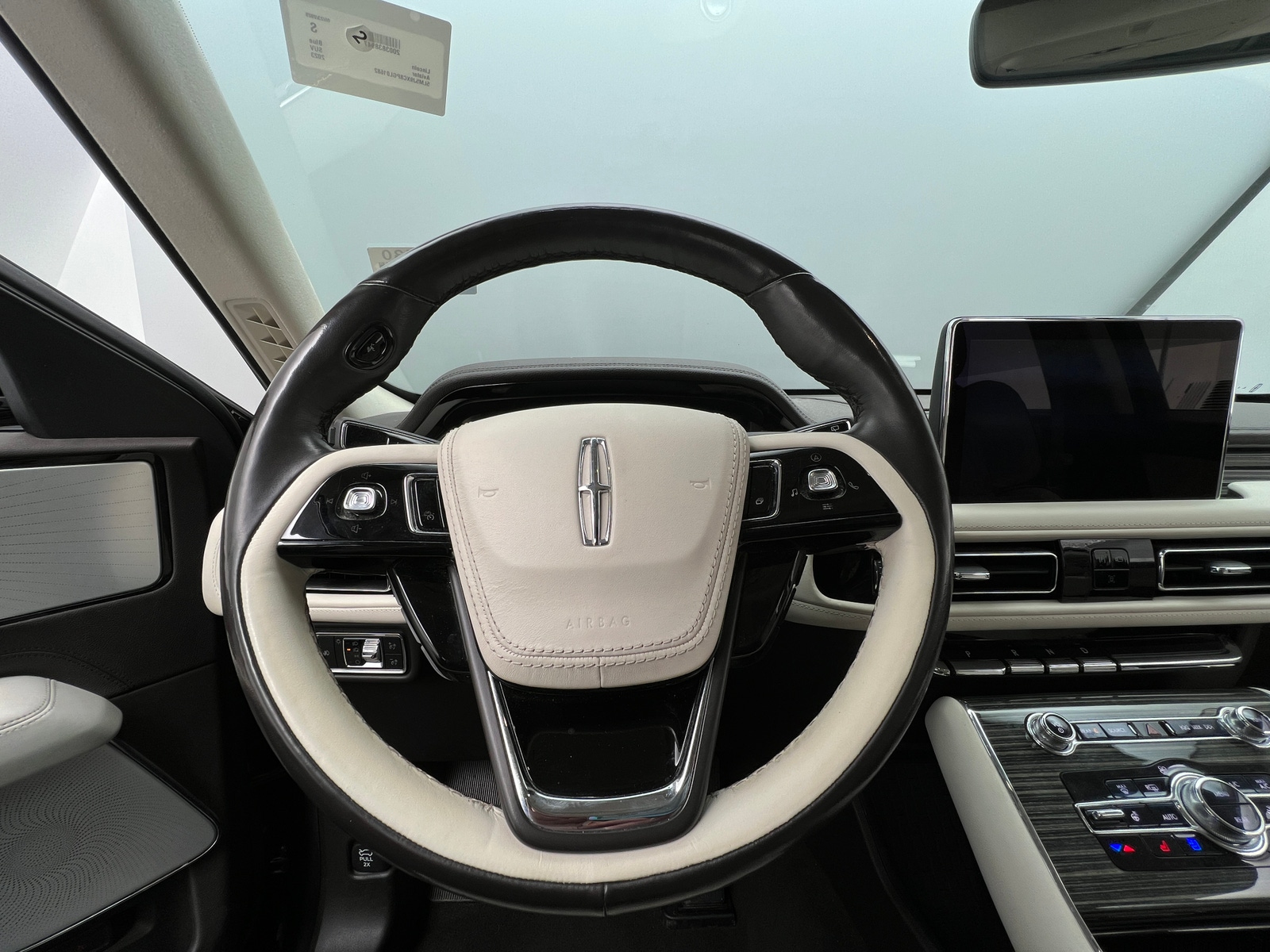 Thumbnail: 2023 Lincoln Aviator - 4