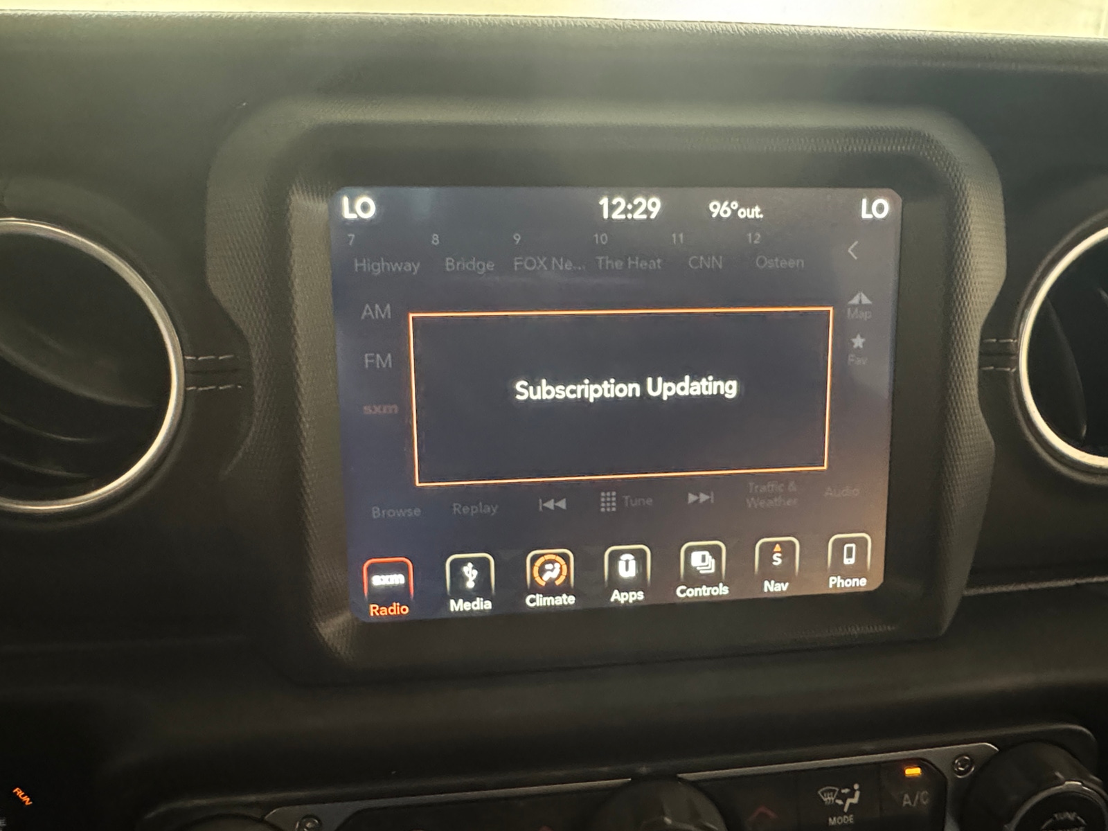 Thumbnail: 2019 Jeep Wrangler - 3