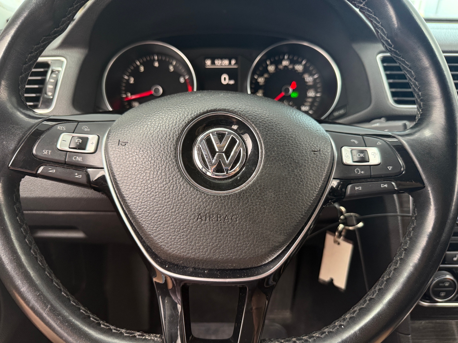 Thumbnail: 2016 Volkswagen Passat - 4