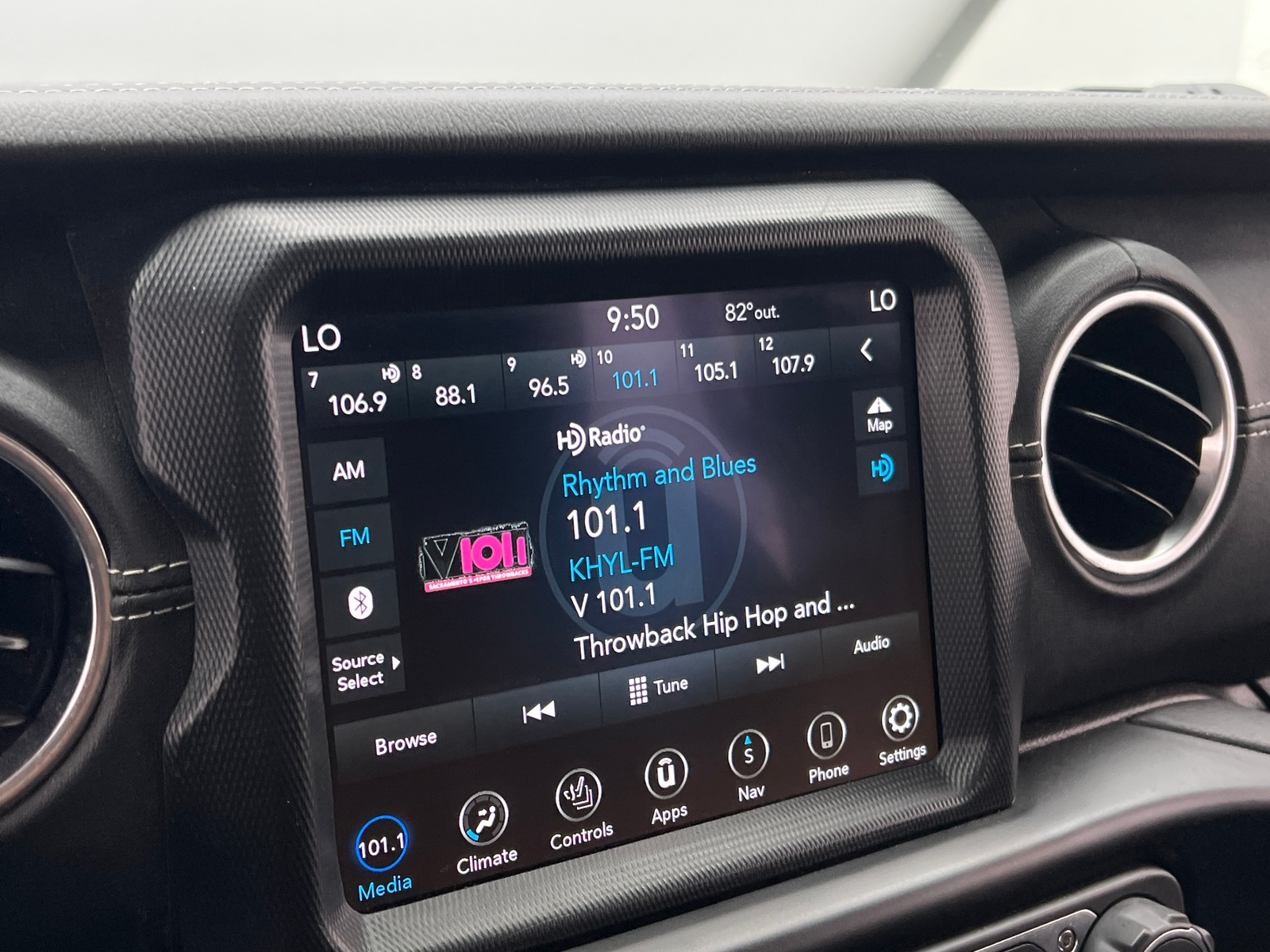 Thumbnail: 2021 Jeep Wrangler - 3