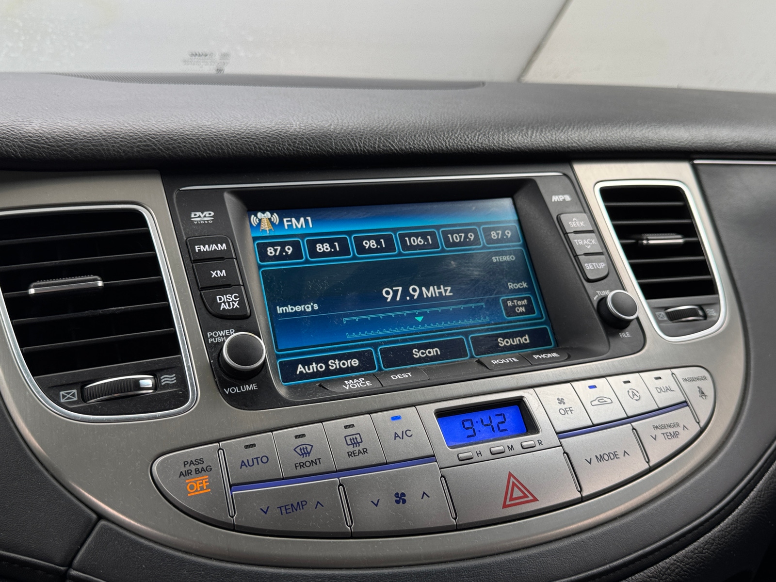 Thumbnail: 2013 Hyundai Genesis - 3